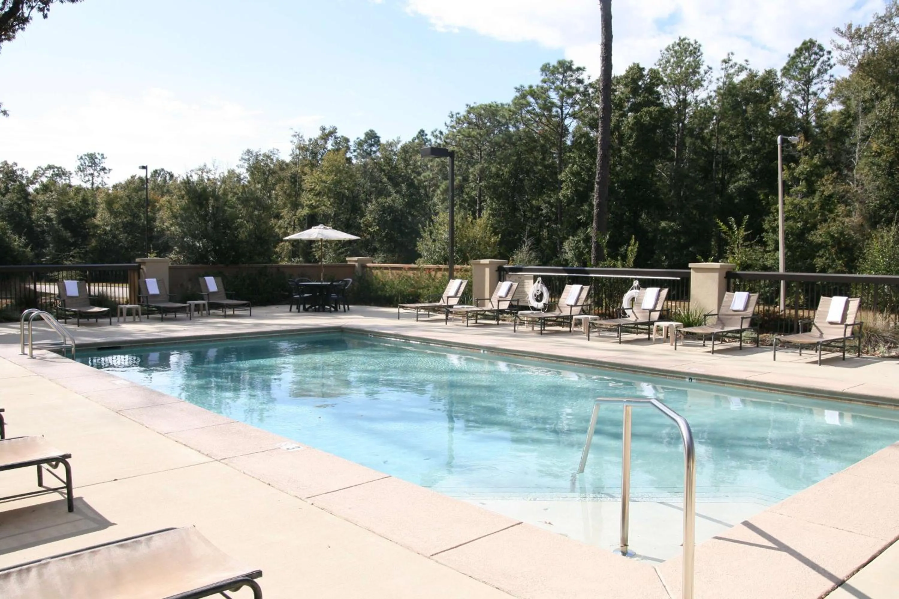 Pool view in Hampton Inn & Suites Mobile Providence Park/Airport