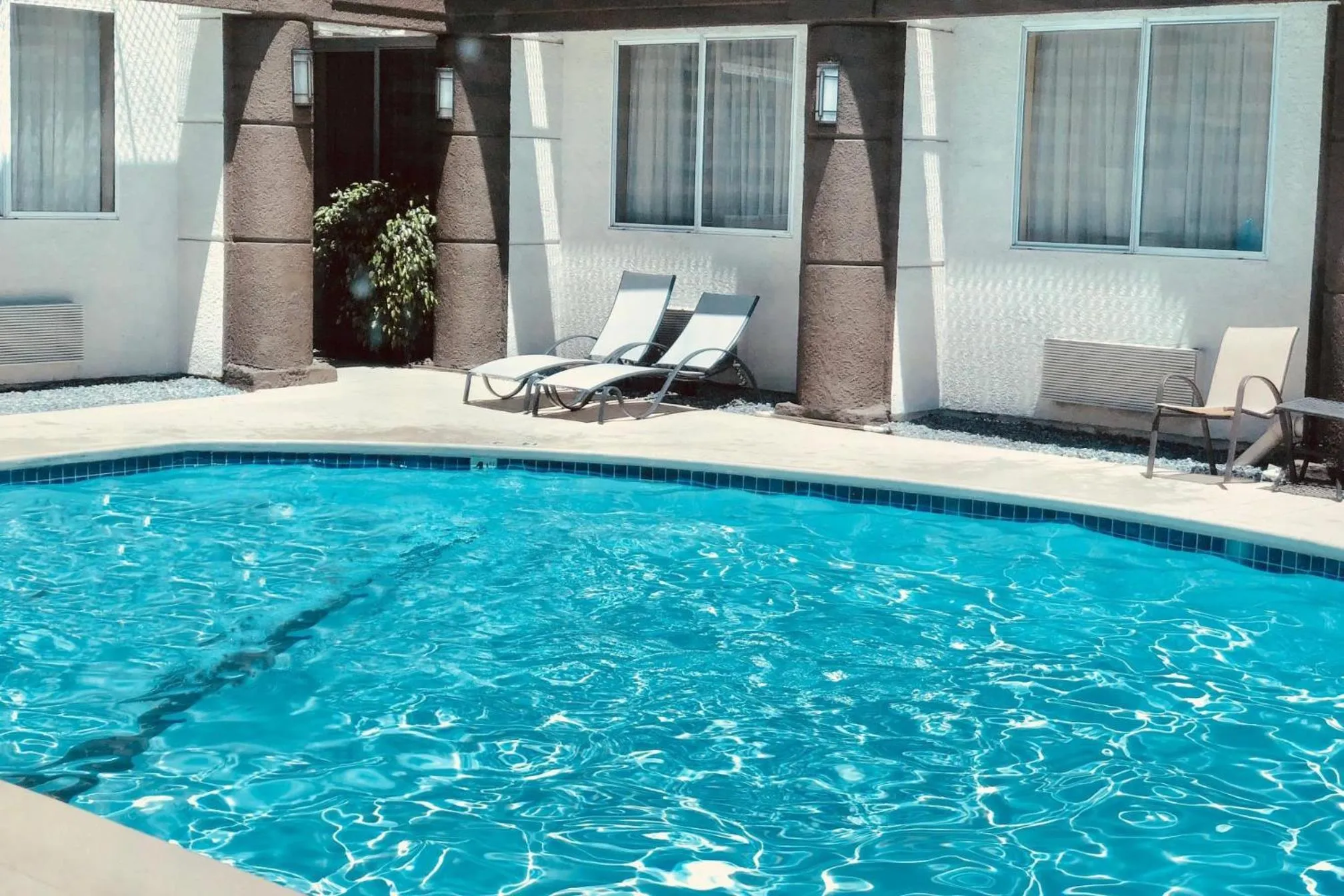 Swimming pool in Country Inn & Suites by Radisson, San Jose International Airport, CA
