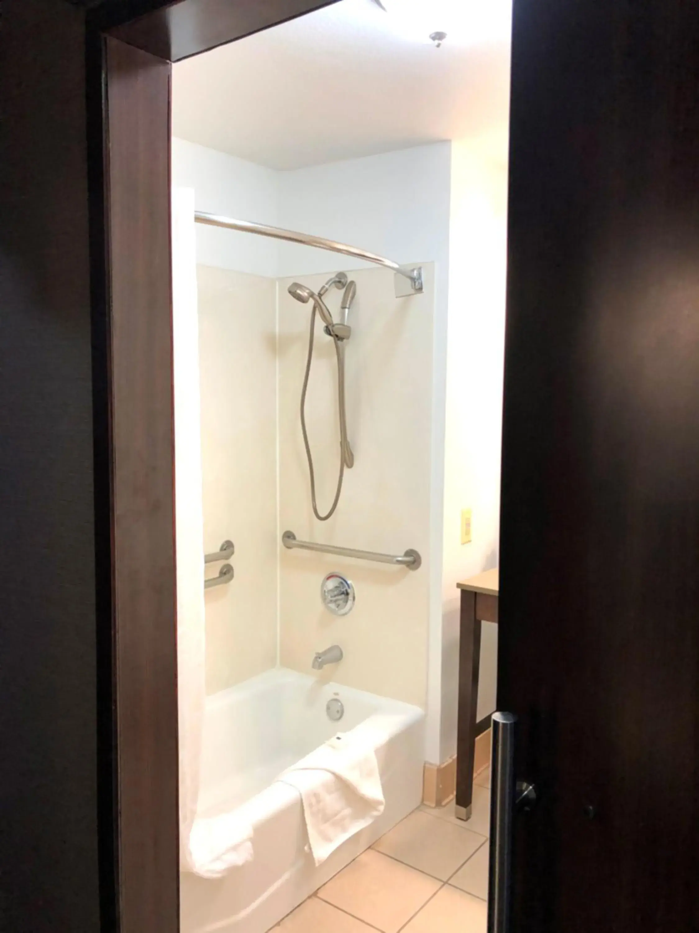 King Room - Disability Access/Non Smoking in Country Inn & Suites by Radisson, San Jose International Airport, CA King Room - Disability Access/Non Smoking in Country Inn & Suites by Radisson, San Jose International Airport, CA