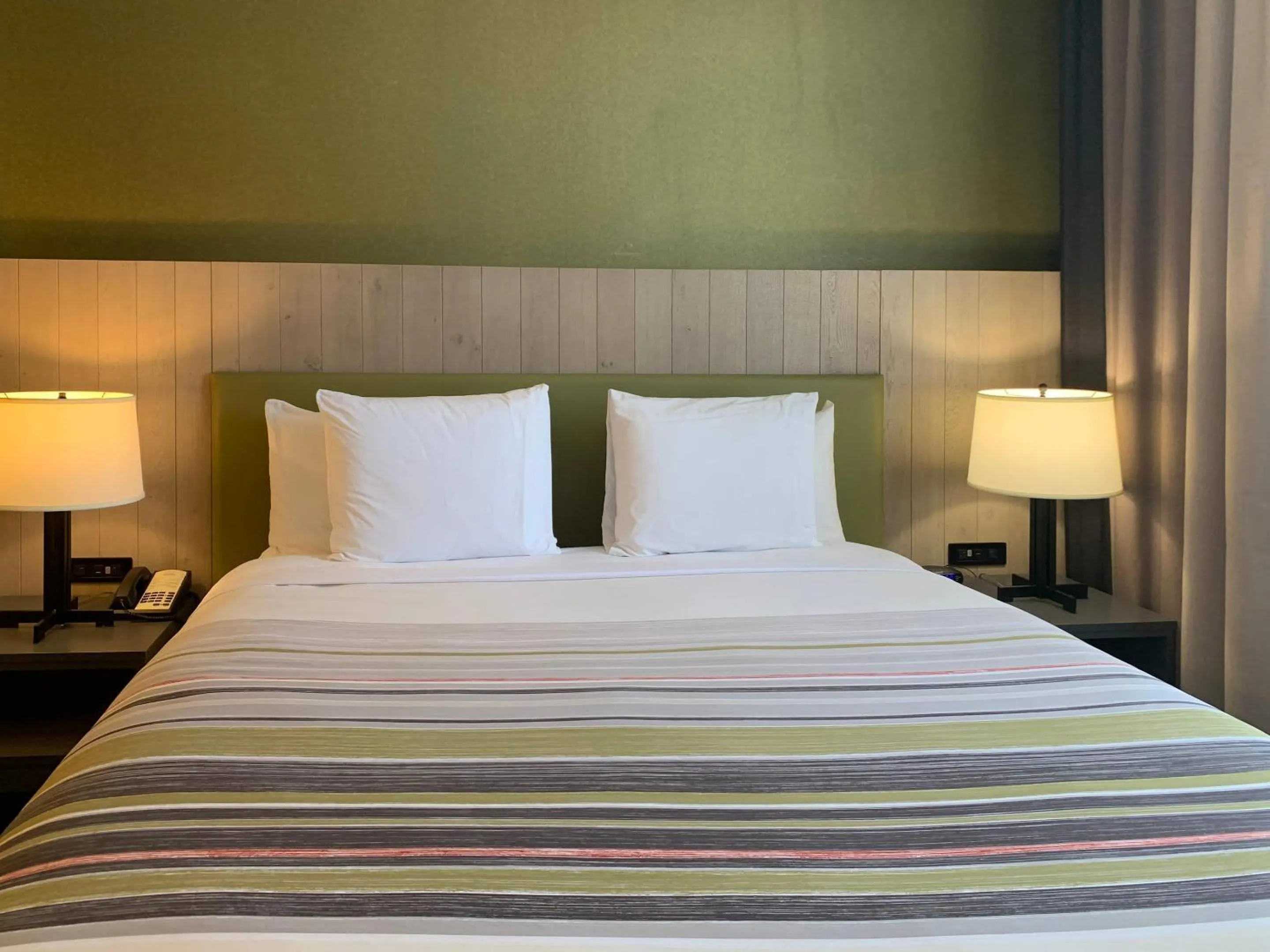 Bedroom, Bed in Country Inn & Suites by Radisson, San Jose International Airport, CA