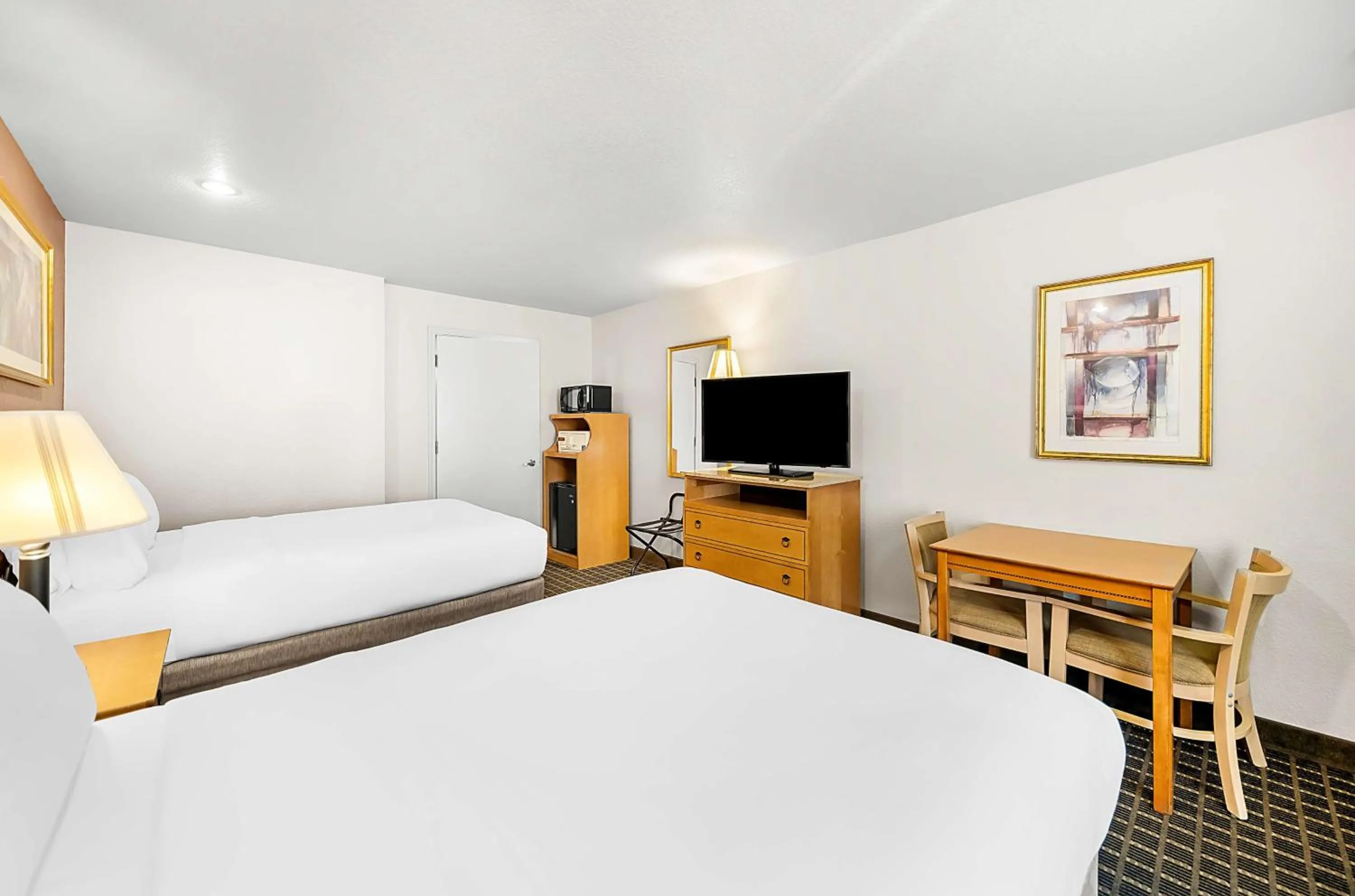 Bedroom, Bed in SureStayPlus Hotel by Best Western San Jose Central City