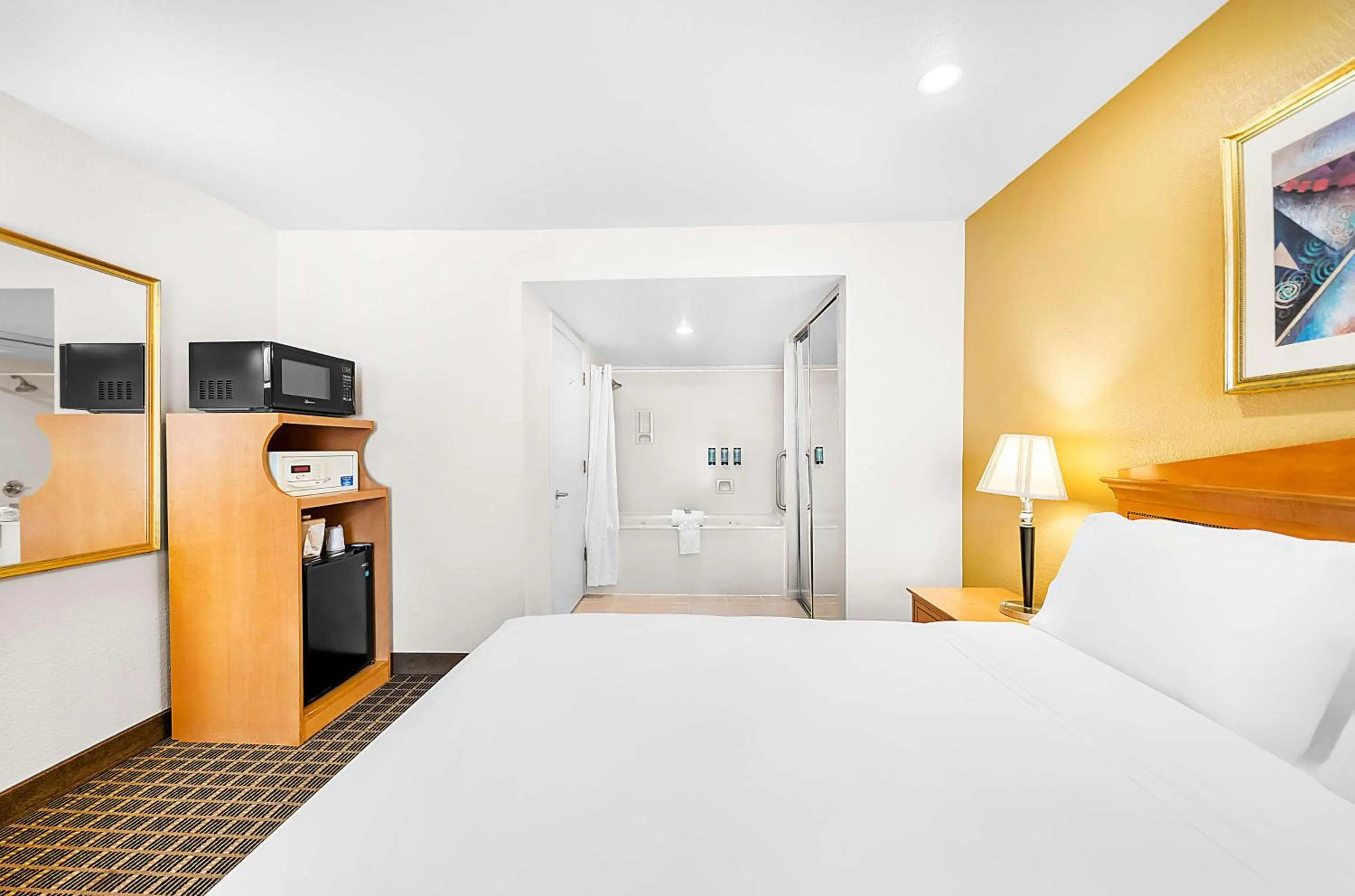 Bedroom, Bed in SureStayPlus Hotel by Best Western San Jose Central City