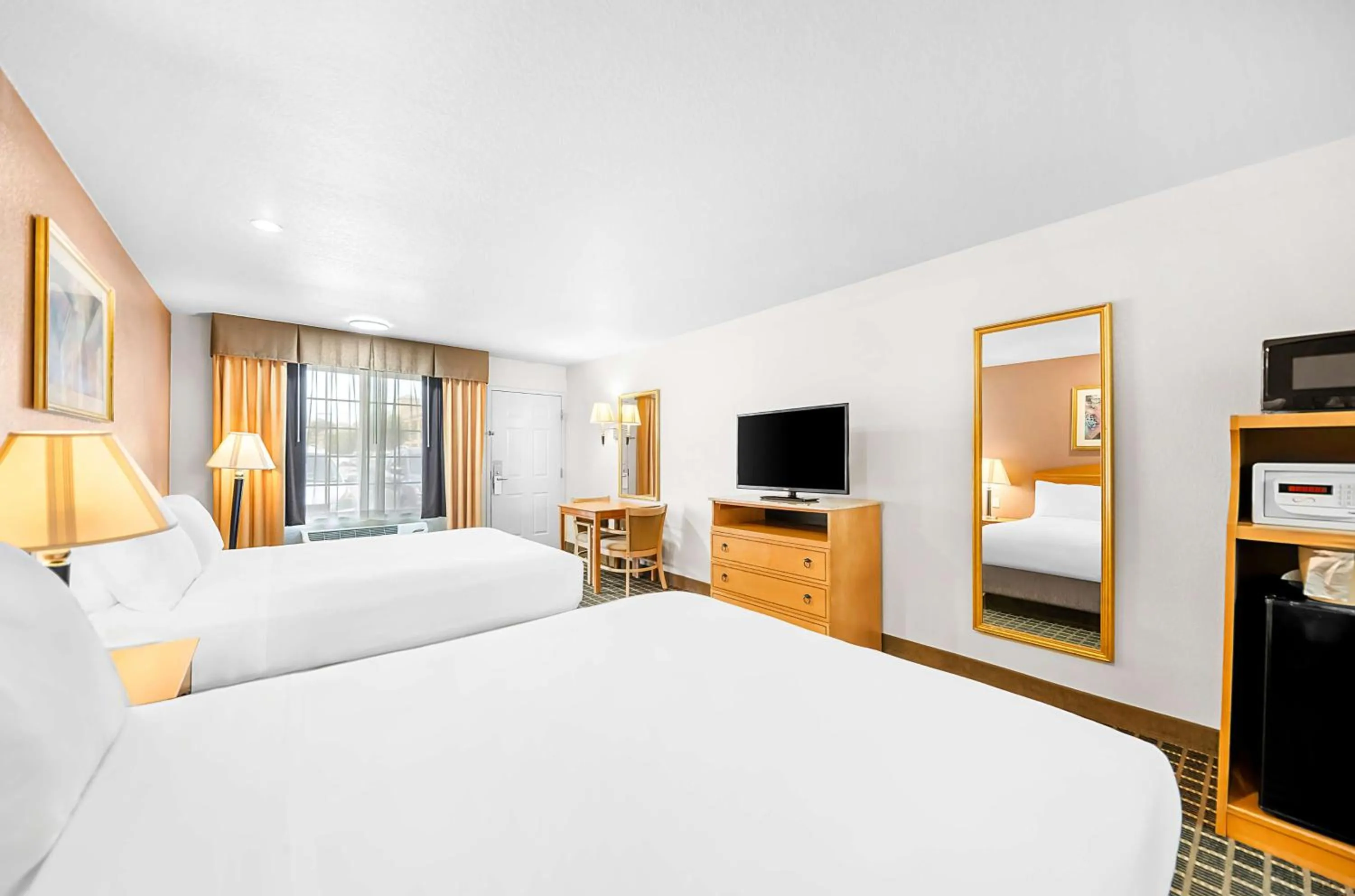 Bedroom, Bed in SureStayPlus Hotel by Best Western San Jose Central City