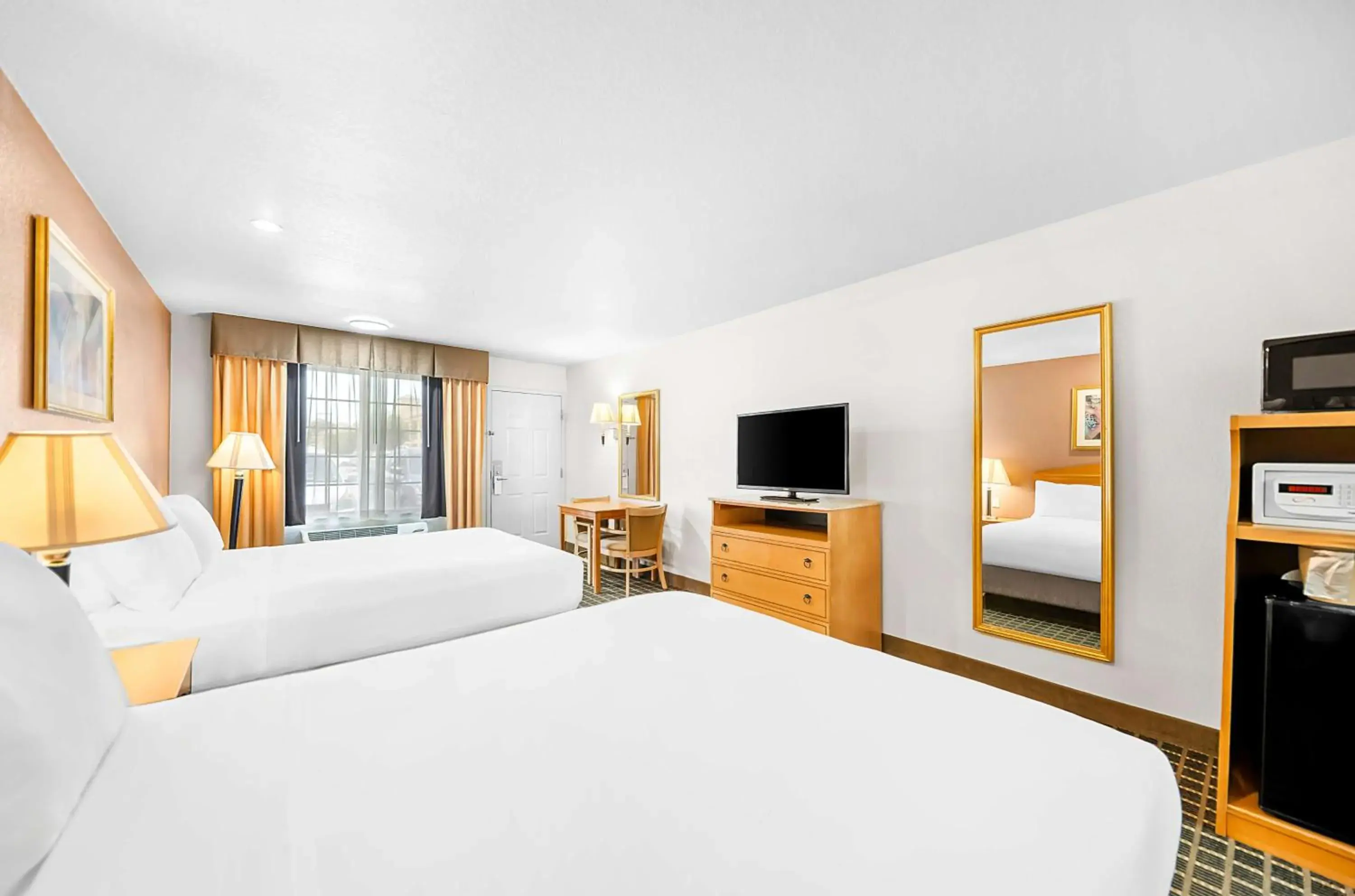 Queen Room with Two Queen Beds in SureStayPlus Hotel by Best Western San Jose Central City Queen Room with Two Queen Beds in SureStayPlus Hotel by Best Western San Jose Central City