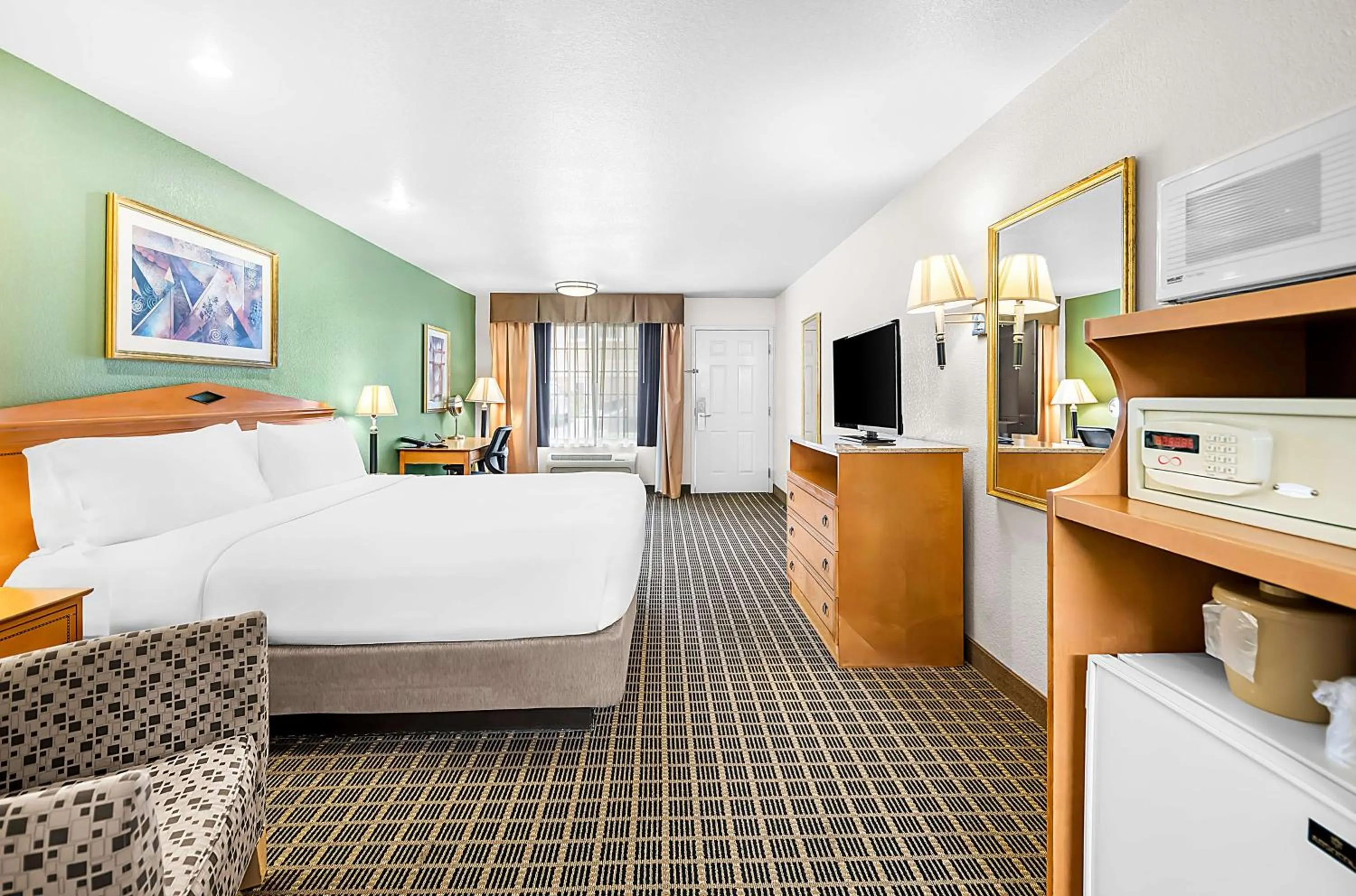 Bedroom, Bed in SureStayPlus Hotel by Best Western San Jose Central City