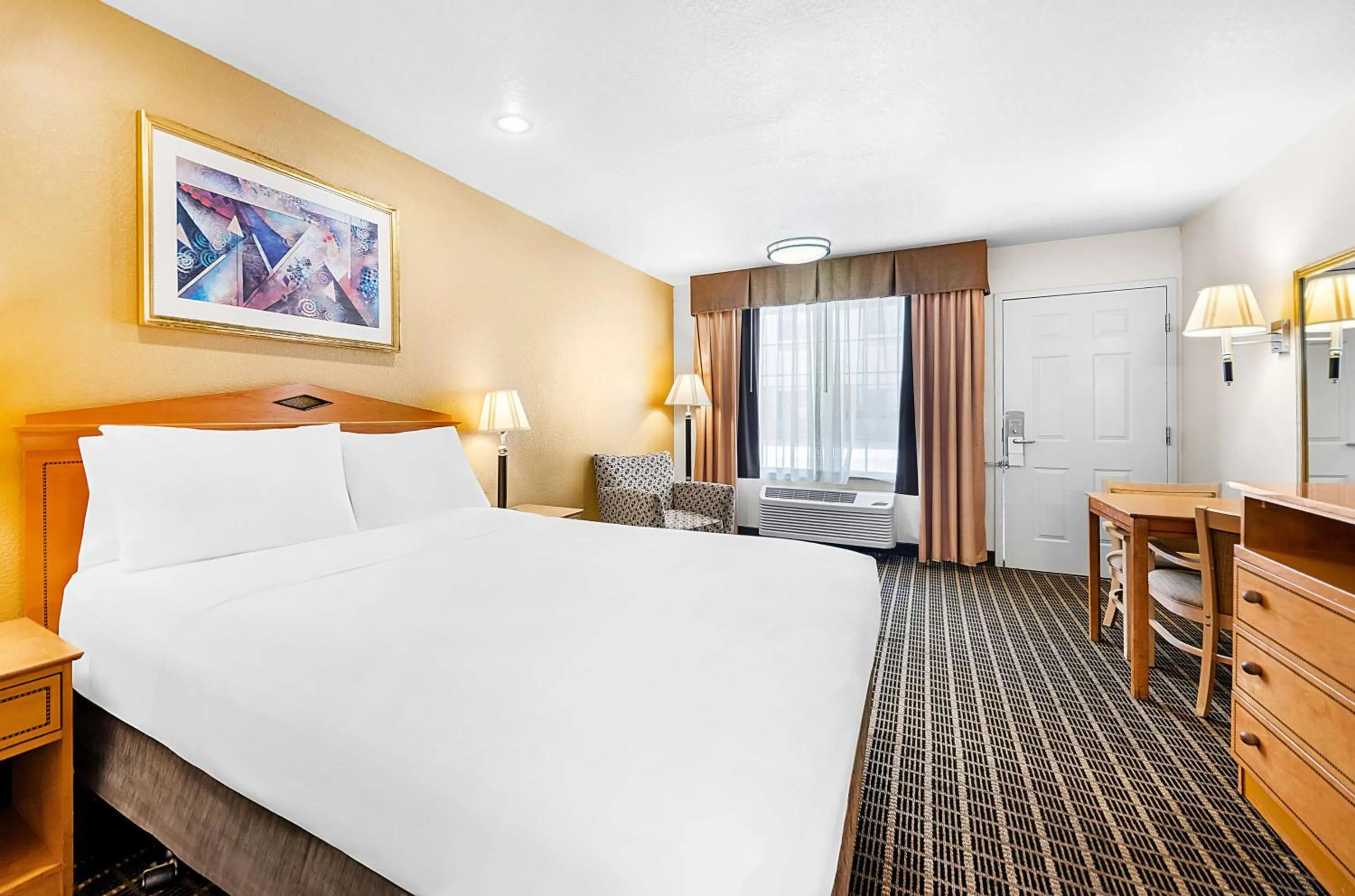 Bedroom, Bed in SureStayPlus Hotel by Best Western San Jose Central City