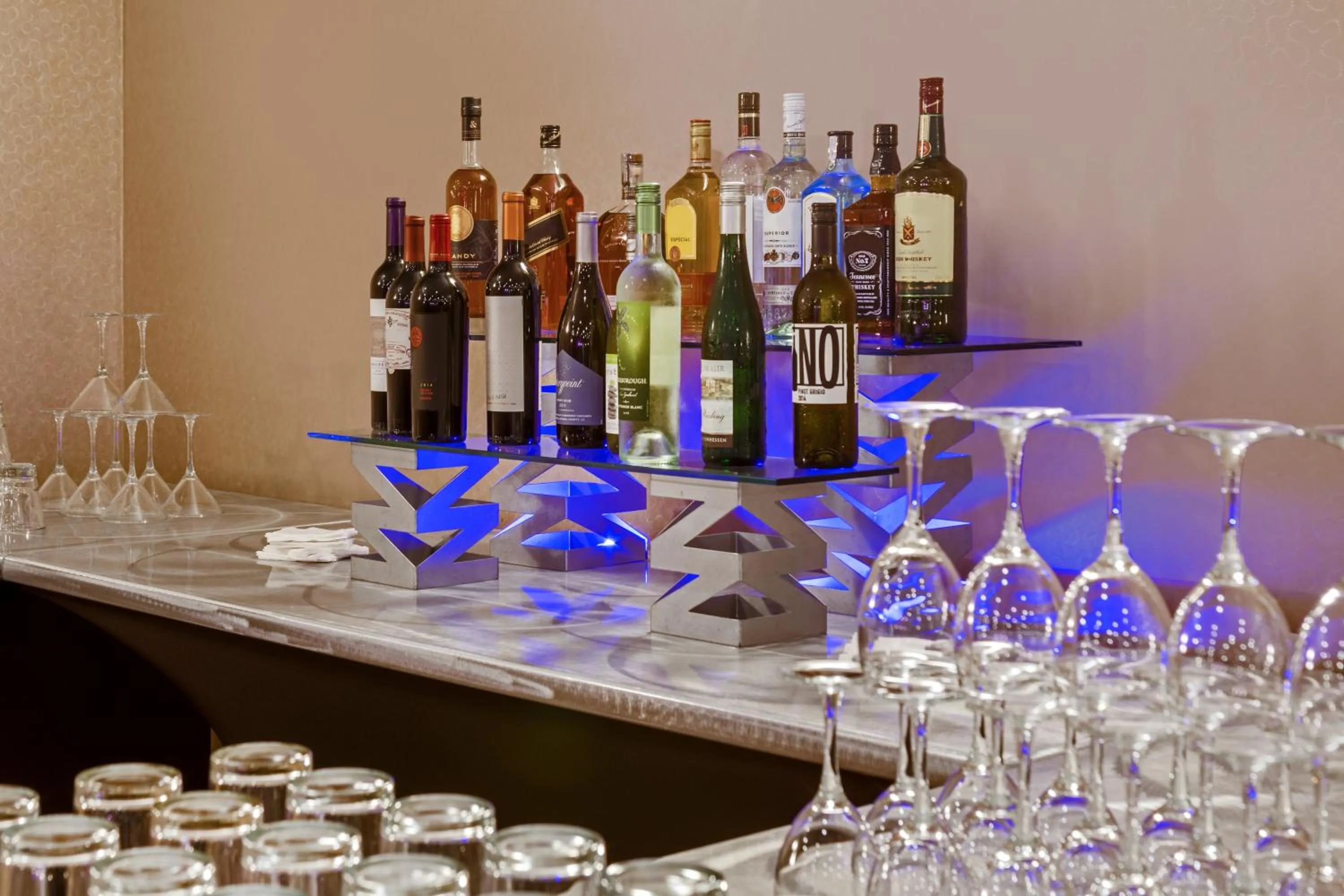 Meeting/conference room in Crowne Plaza Milwaukee Airport by IHG