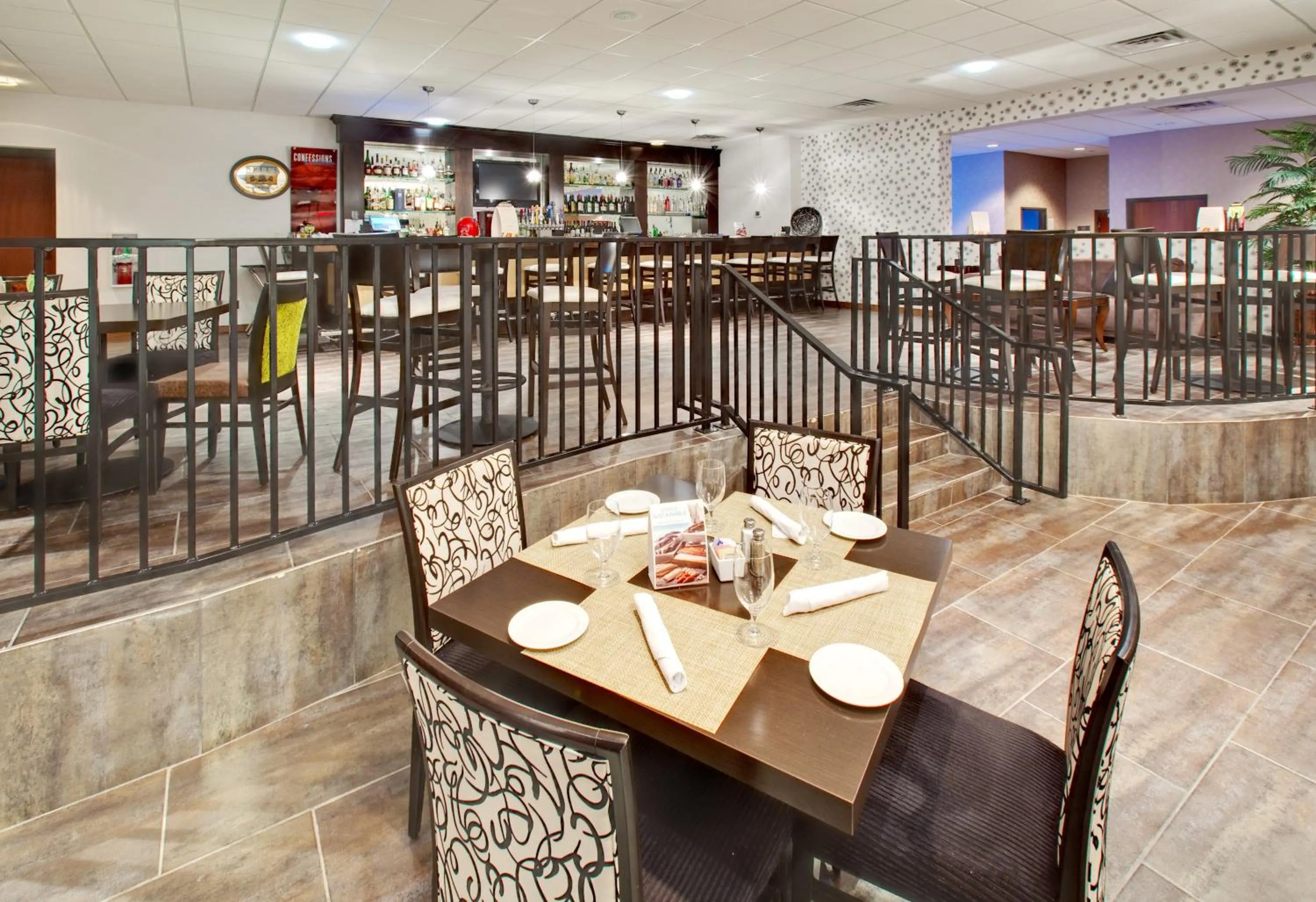 Restaurant/places to eat in Crowne Plaza Milwaukee Airport by IHG