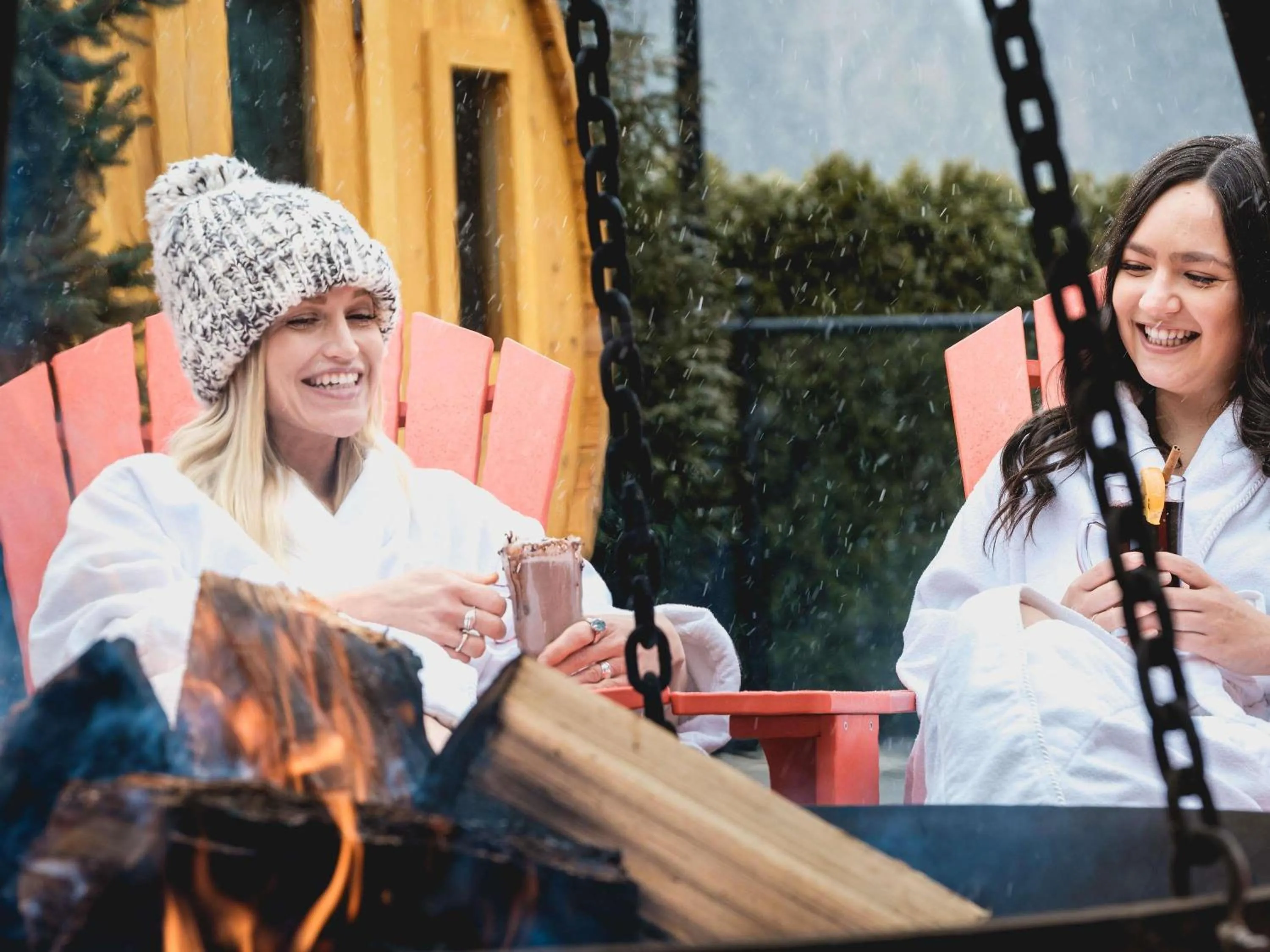 Lounge or bar in Fairmont Chateau Whistler