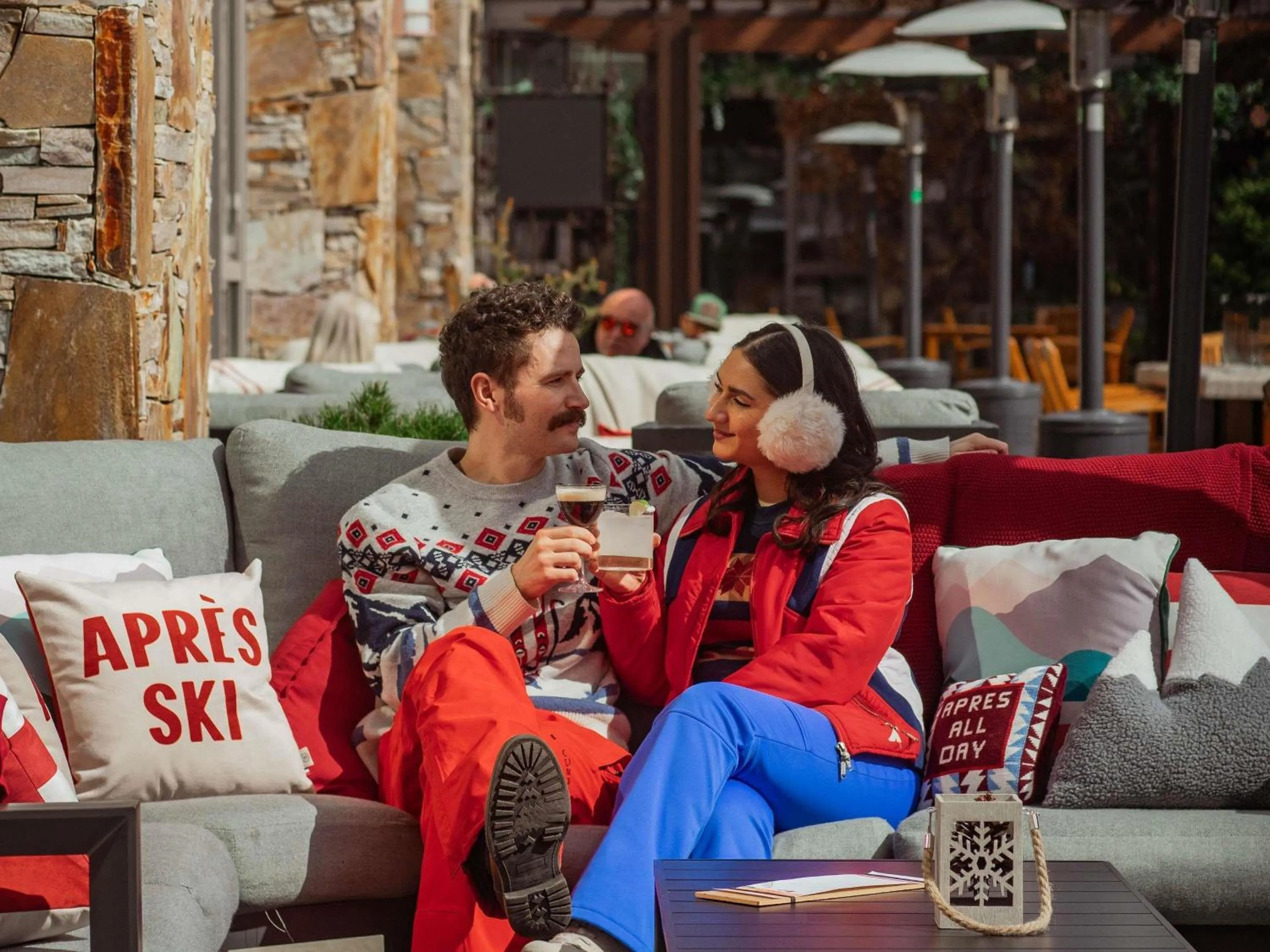Lounge or bar in Fairmont Chateau Whistler