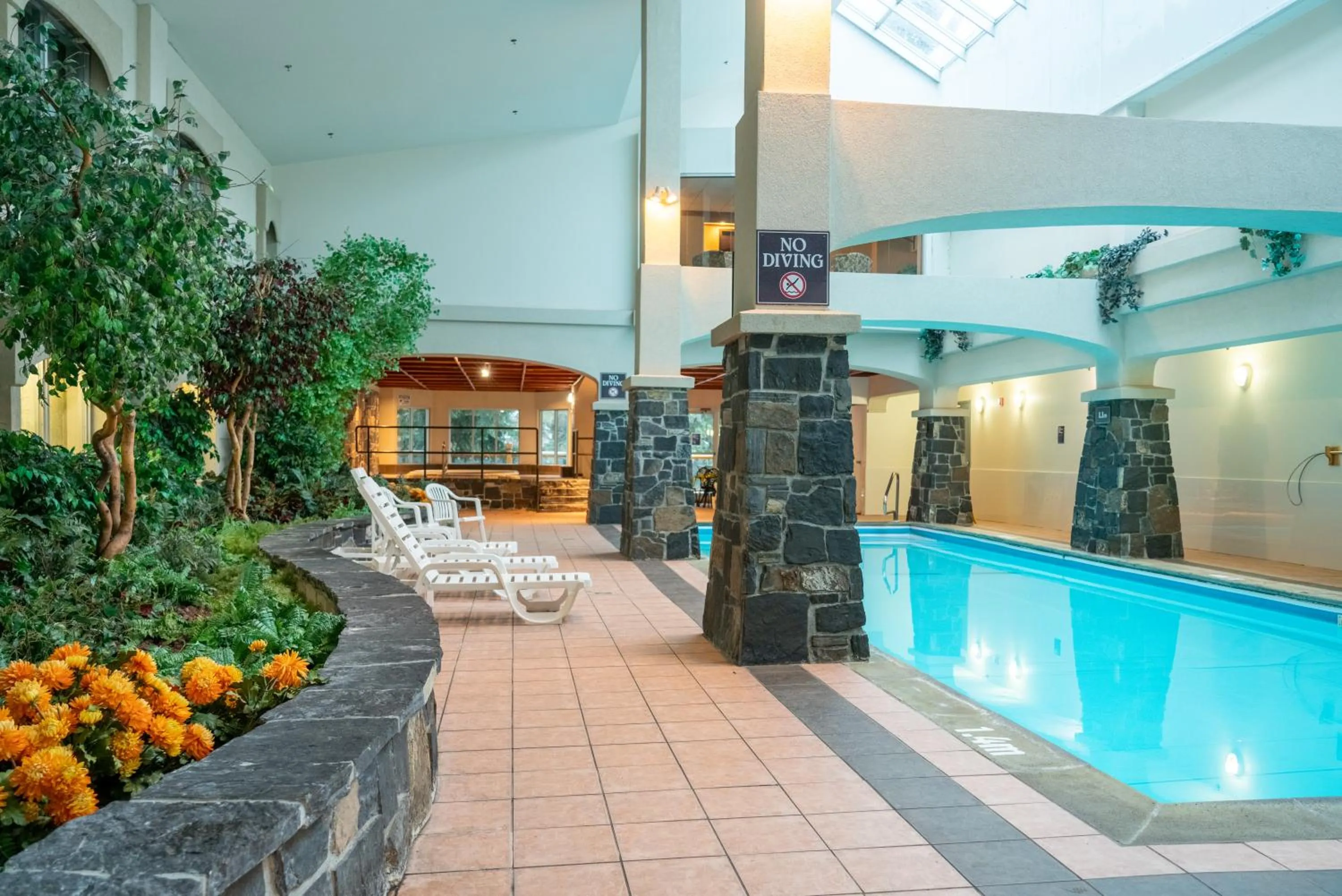 Swimming pool in The Rundlestone Lodge