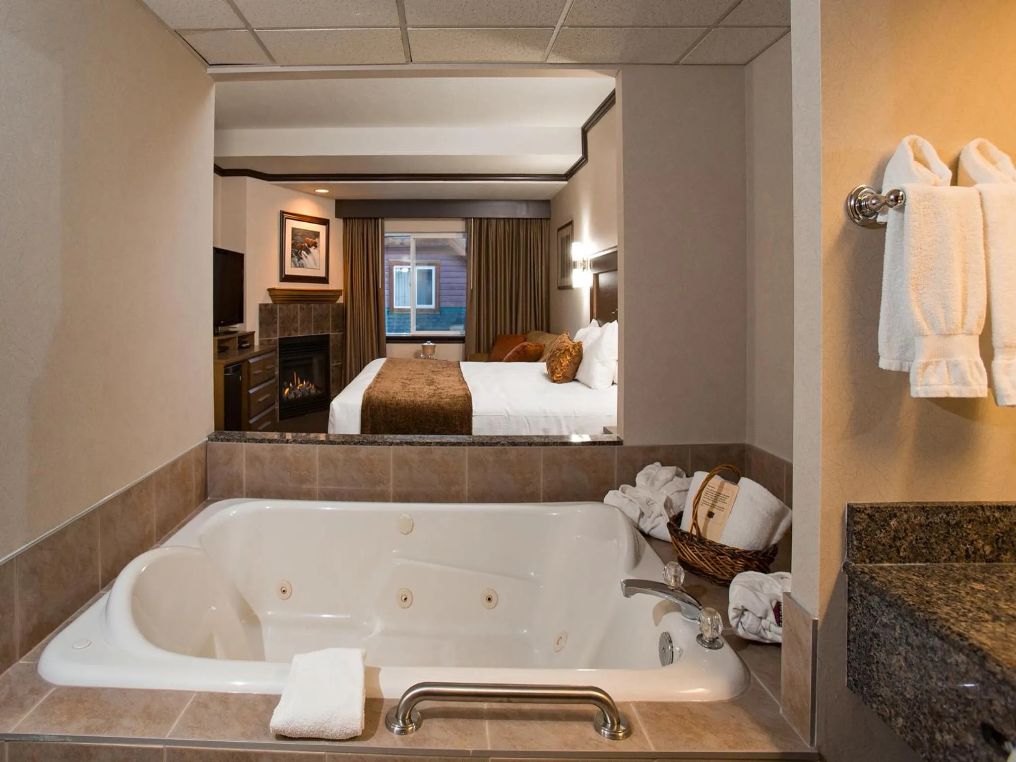 Bedroom, Bed in The Rundlestone Lodge