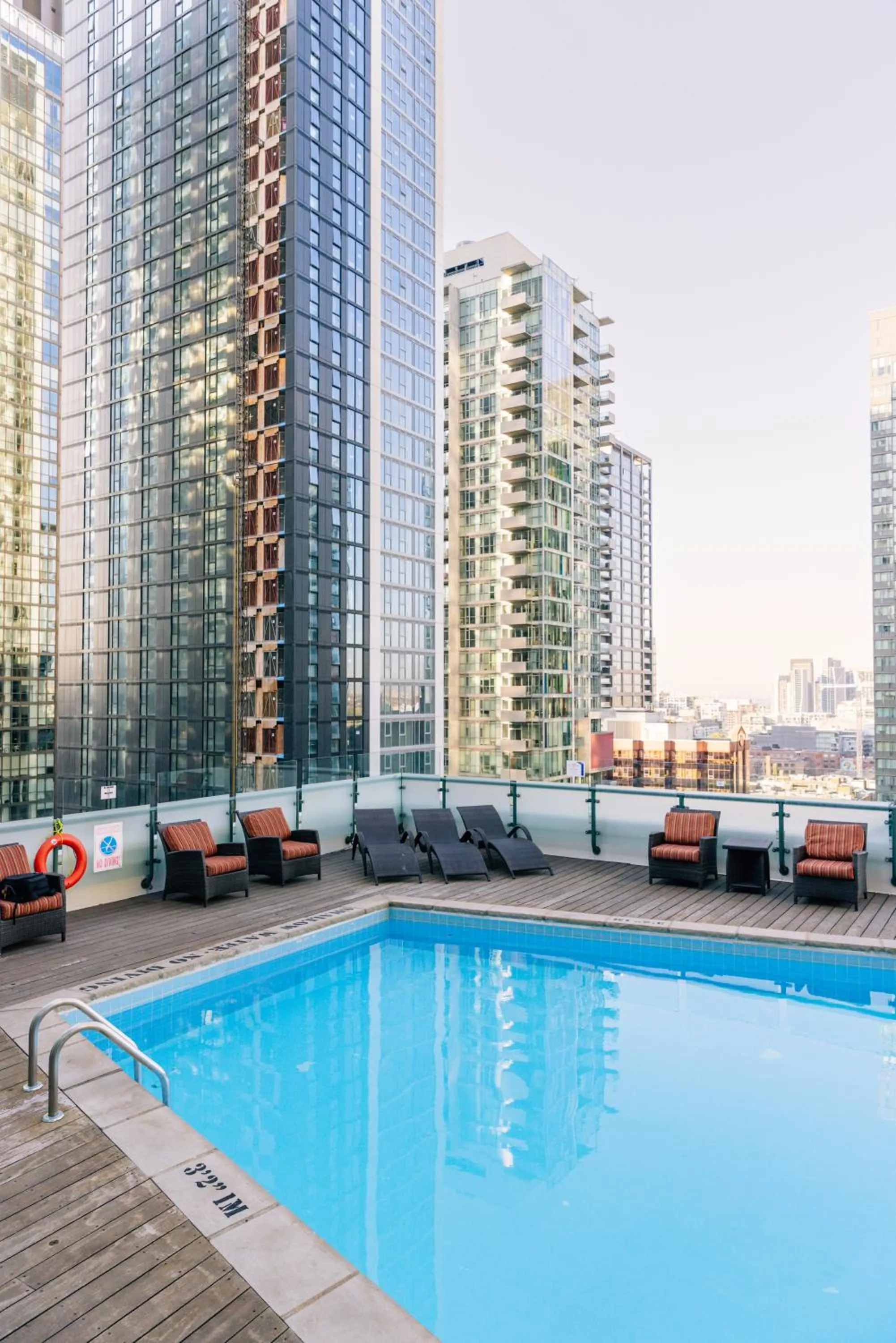 Swimming pool in Hyatt Regency Toronto