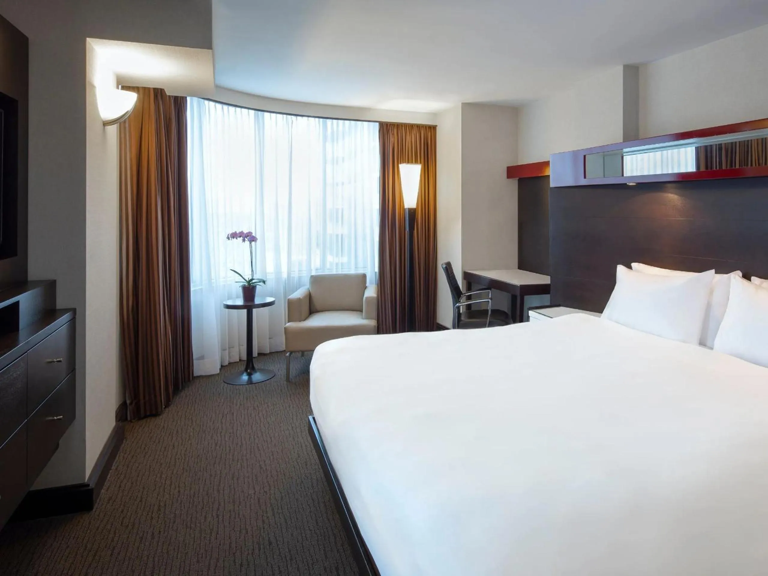 Bed in Hyatt Regency Toronto