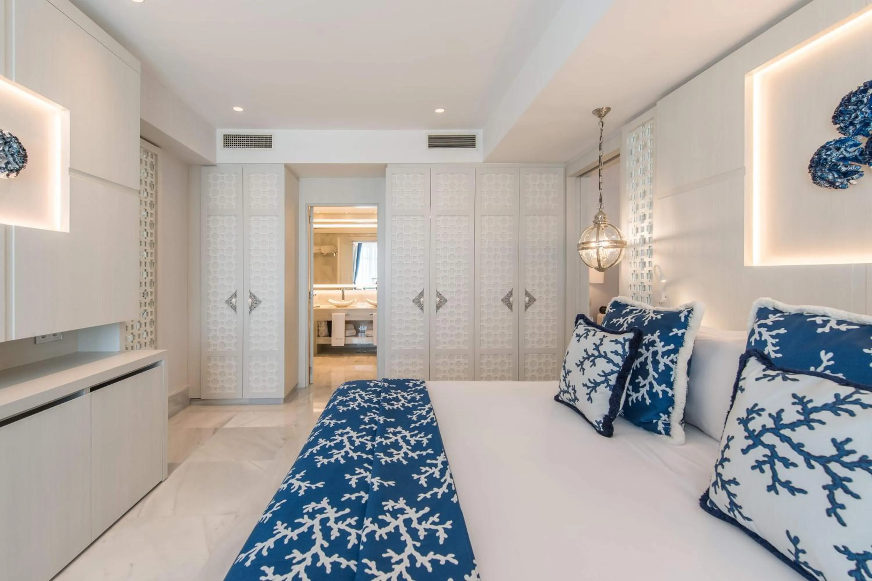 Photo of the whole room, Bed in Gran Hotel Miramar GL