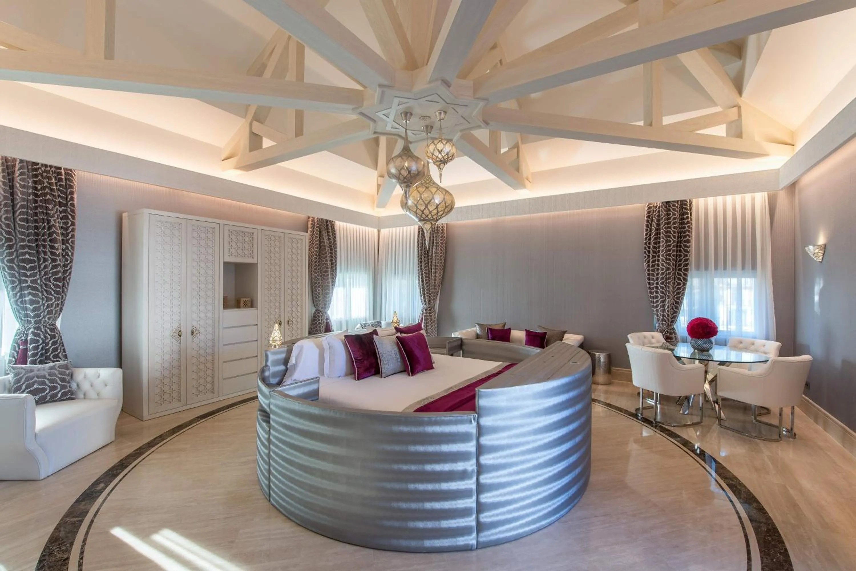 Photo of the whole room, Bed in Gran Hotel Miramar GL