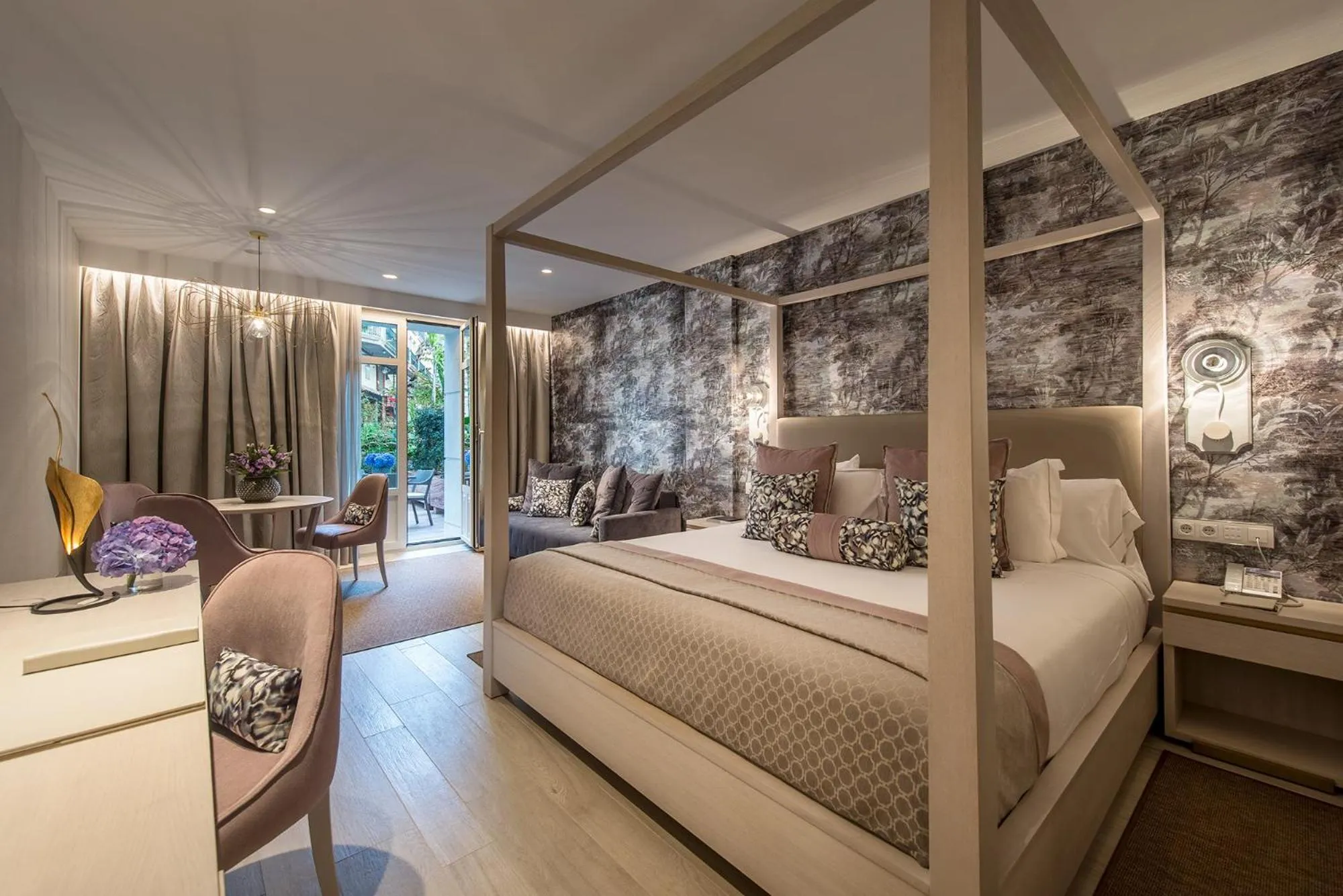 Deluxe Double Room (2 Adults + 1 Child) in Gran Hotel Miramar GL