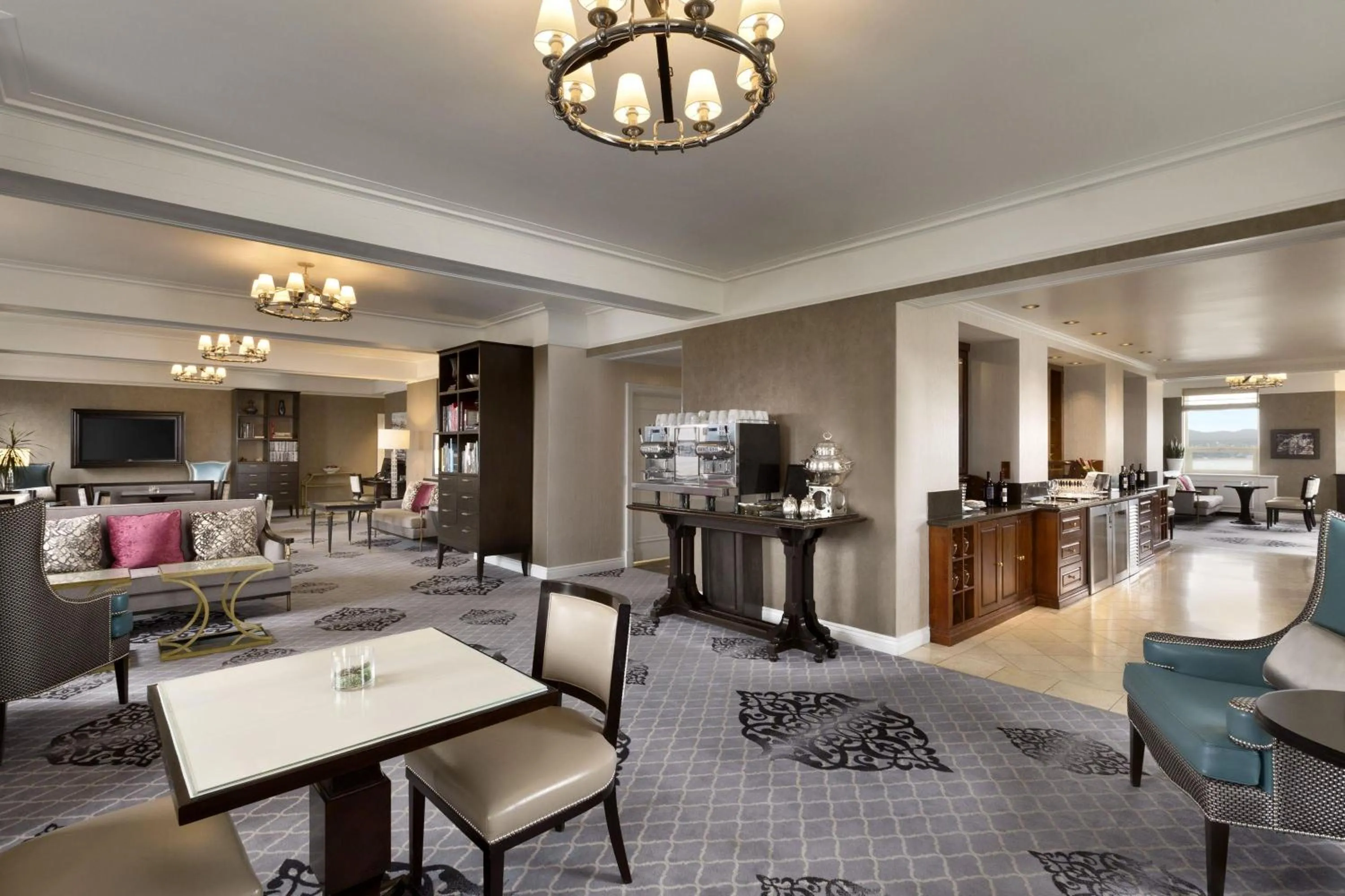 Lounge or bar in Fairmont Le Chateau Frontenac
