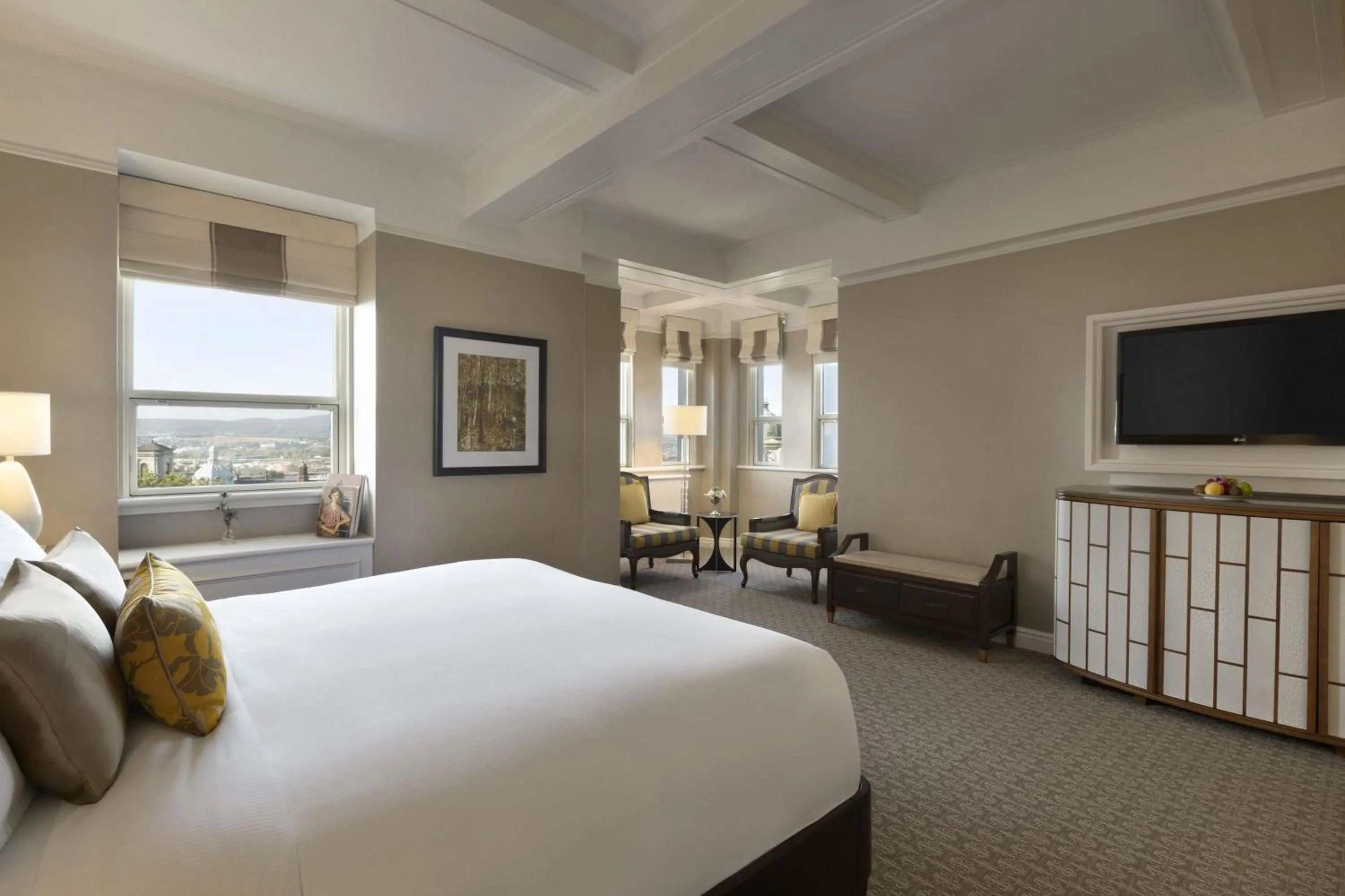 Photo of the whole room, Bed in Fairmont Le Chateau Frontenac