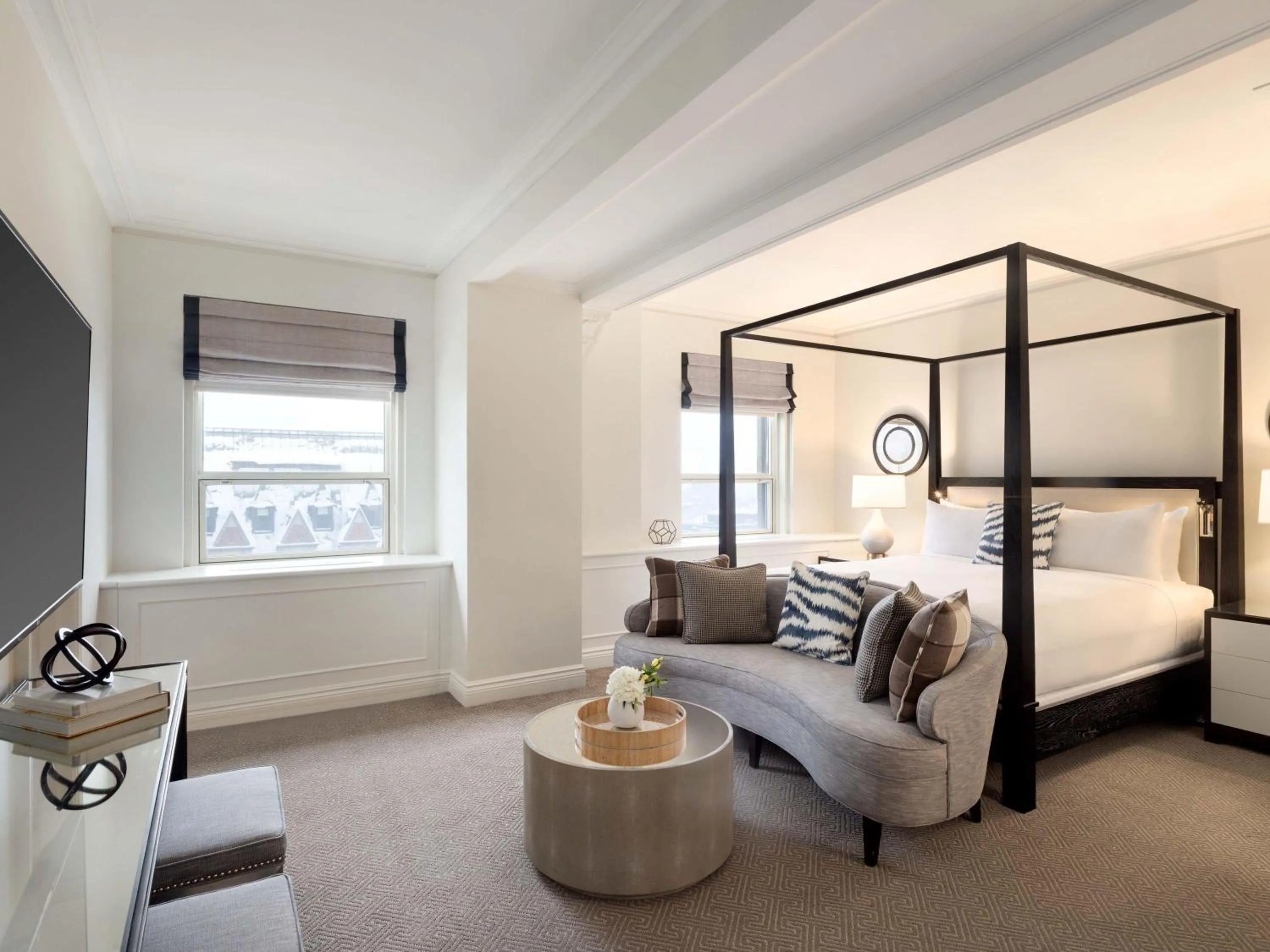 Bedroom, Bed in Fairmont Le Chateau Frontenac