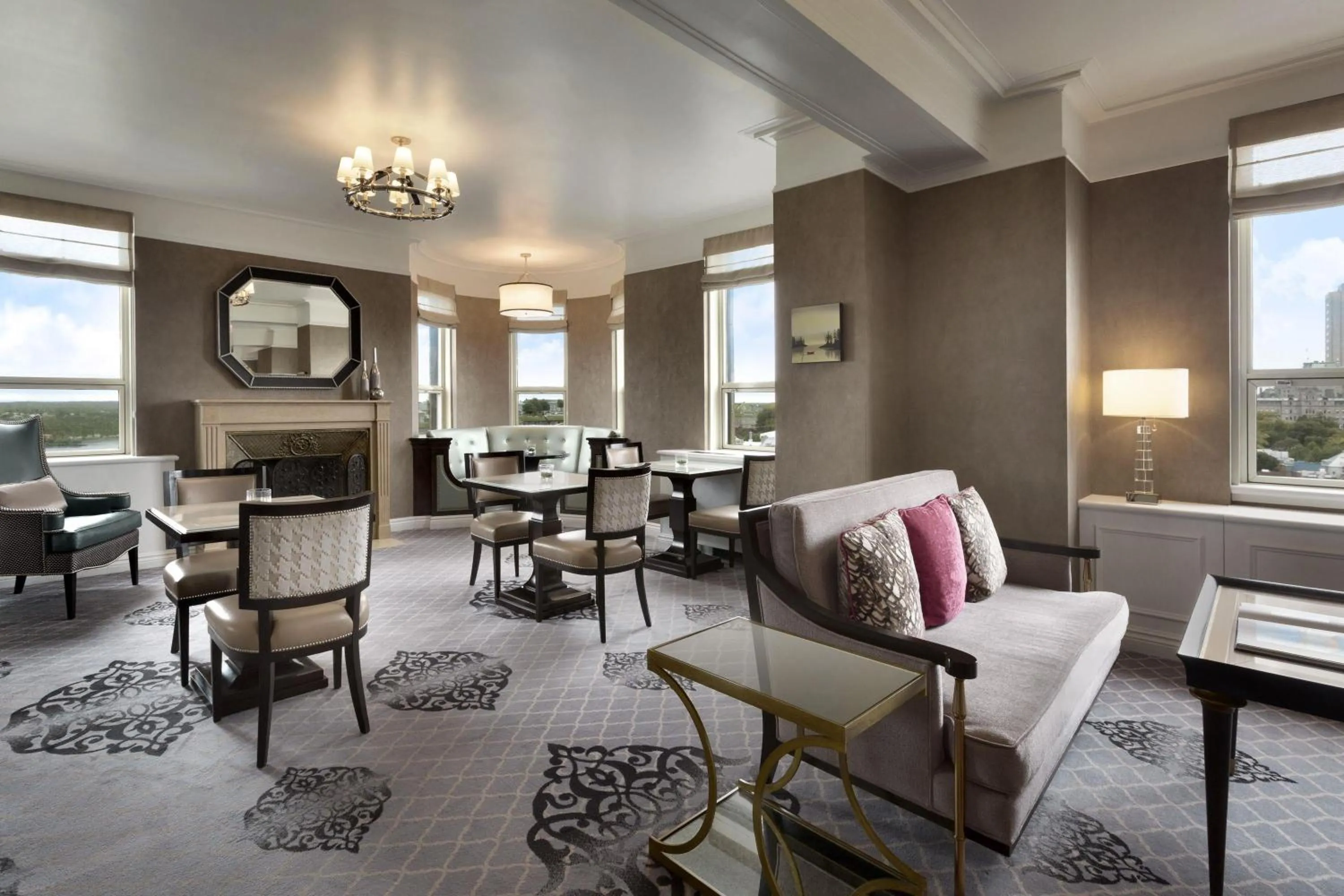Living room in Fairmont Le Chateau Frontenac