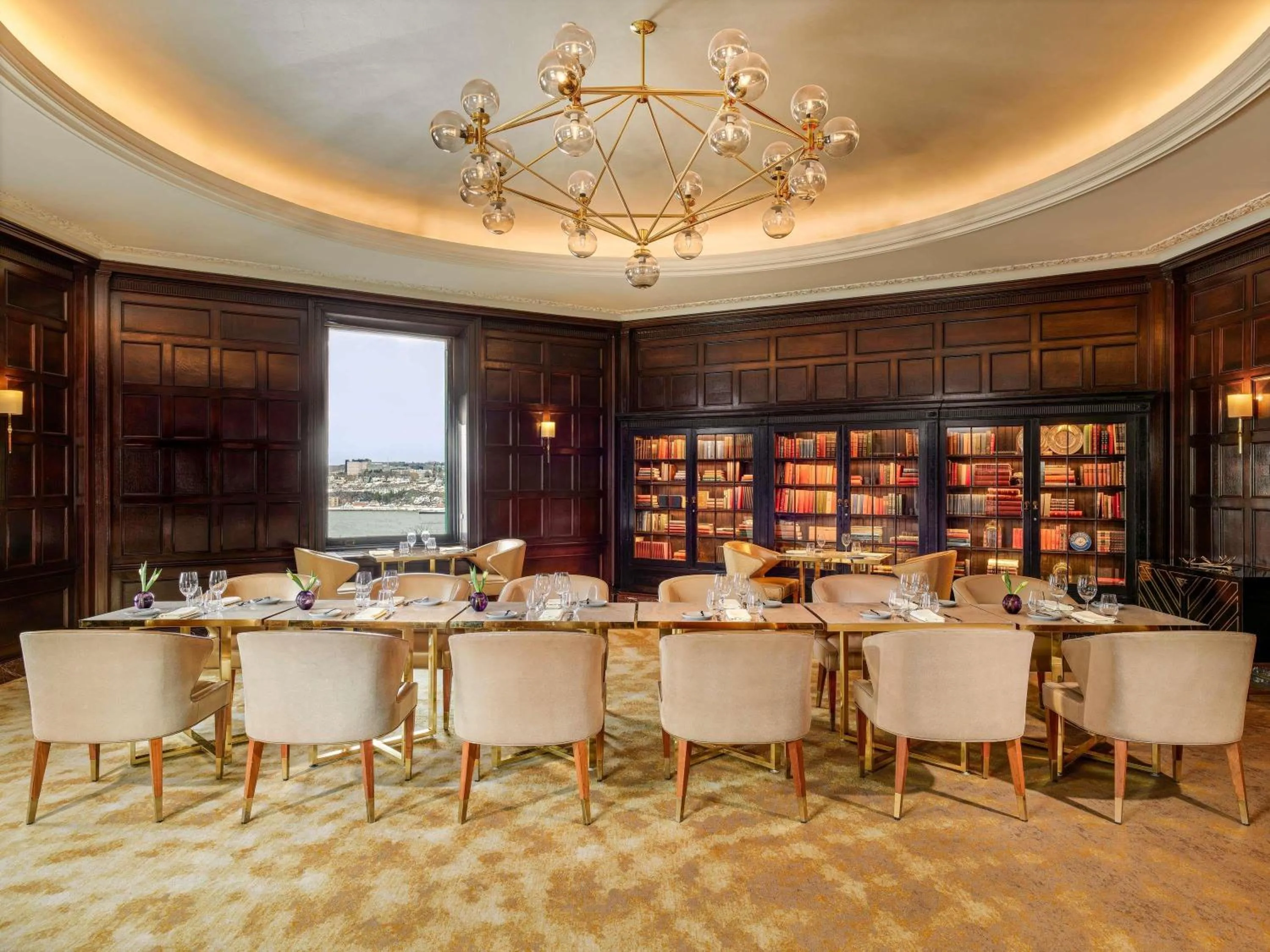 Restaurant/places to eat in Fairmont Le Chateau Frontenac