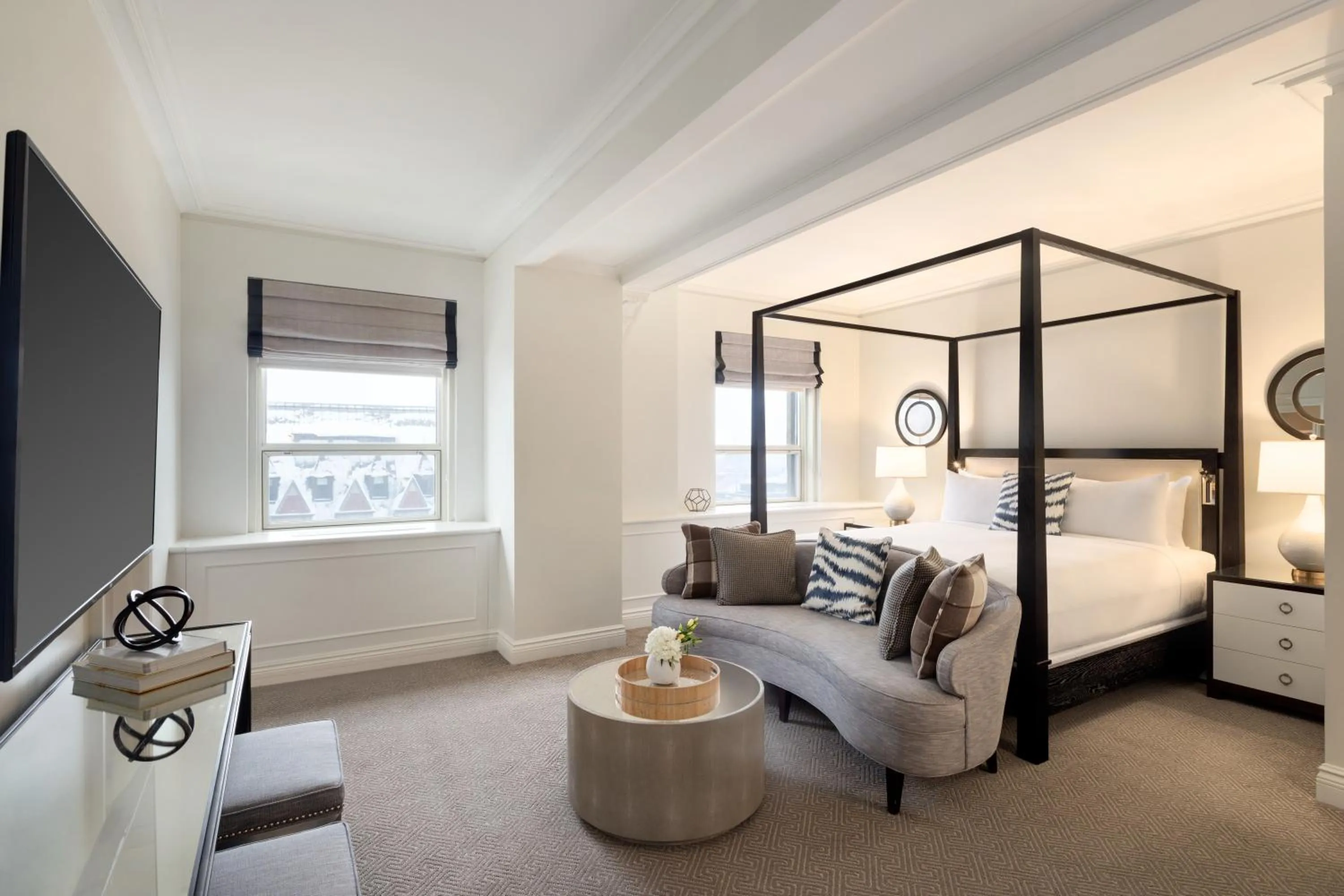 Photo of the whole room, Bed in Fairmont Le Chateau Frontenac