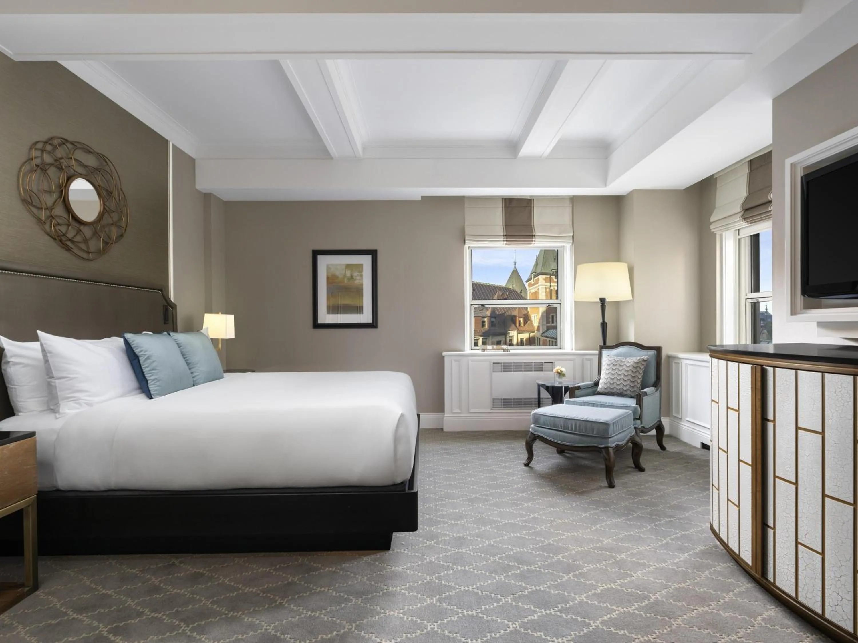 Bedroom, Bed in Fairmont Le Chateau Frontenac