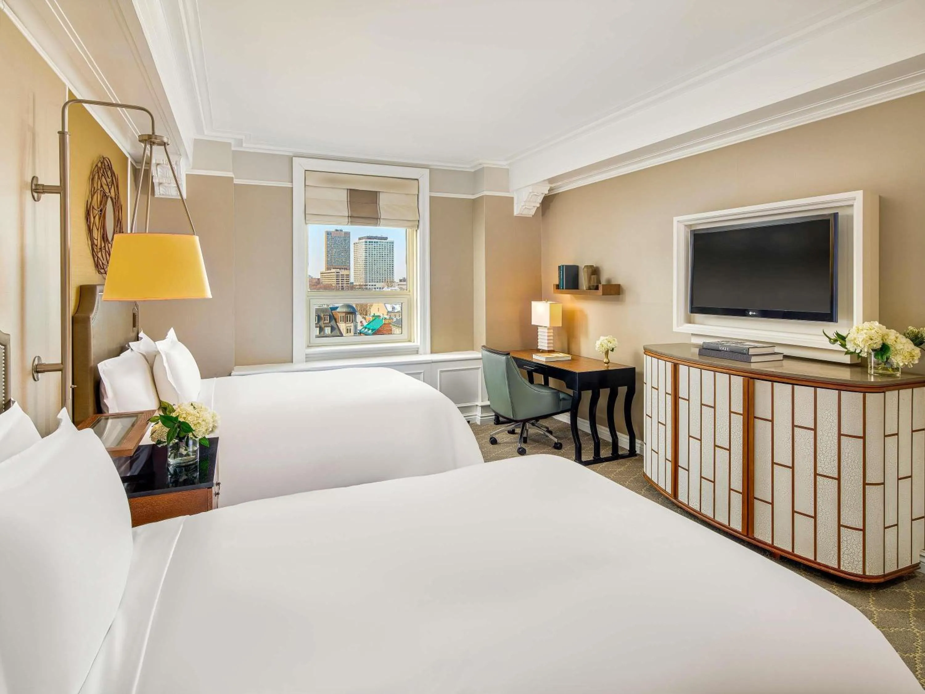 Bedroom, Bed in Fairmont Le Chateau Frontenac