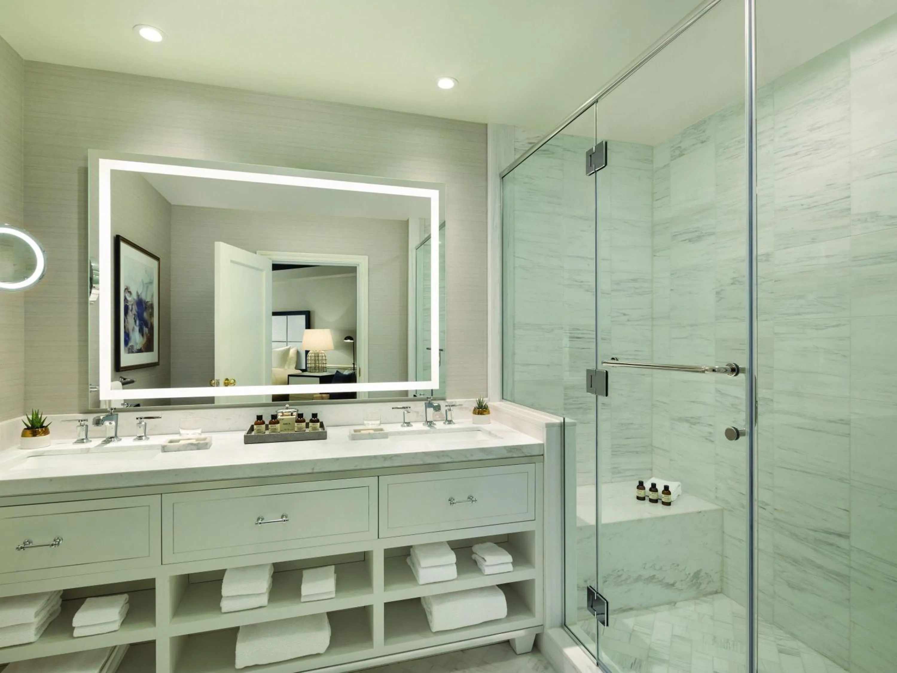 Bedroom in Fairmont Le Chateau Frontenac