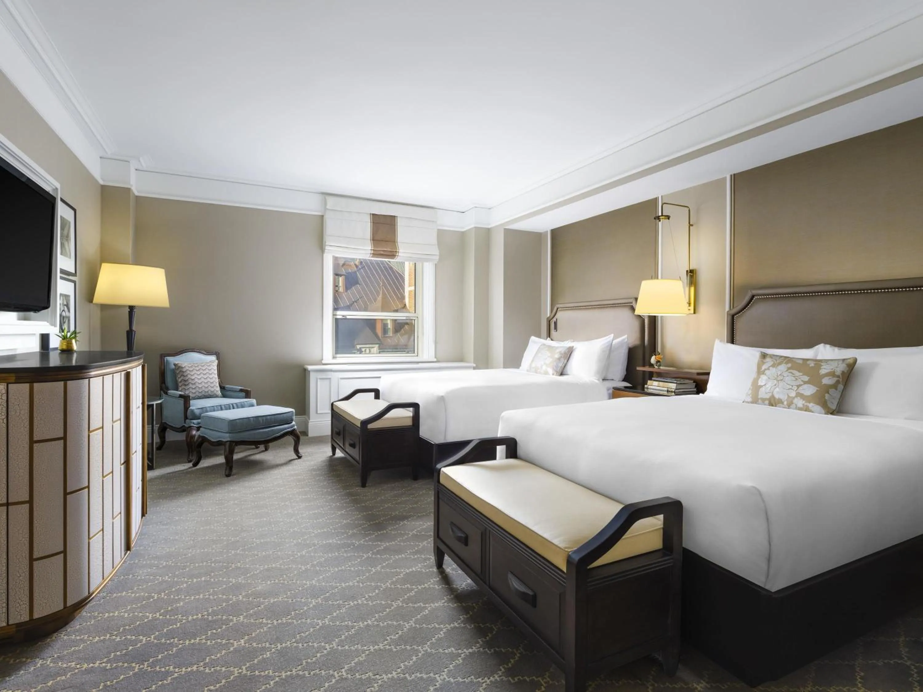 Bedroom, Bed in Fairmont Le Chateau Frontenac