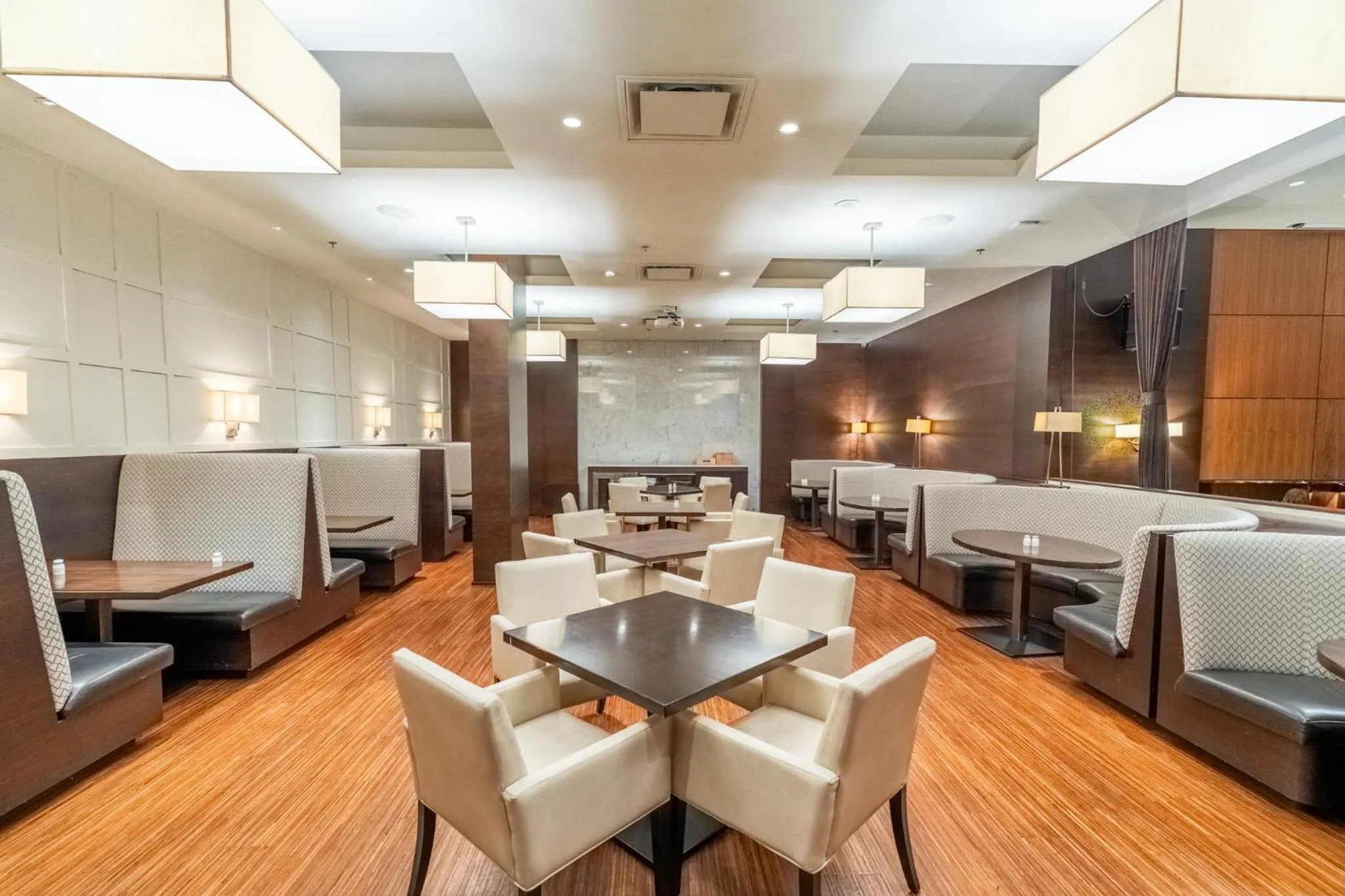 Restaurant/places to eat in Century Plaza Hotel