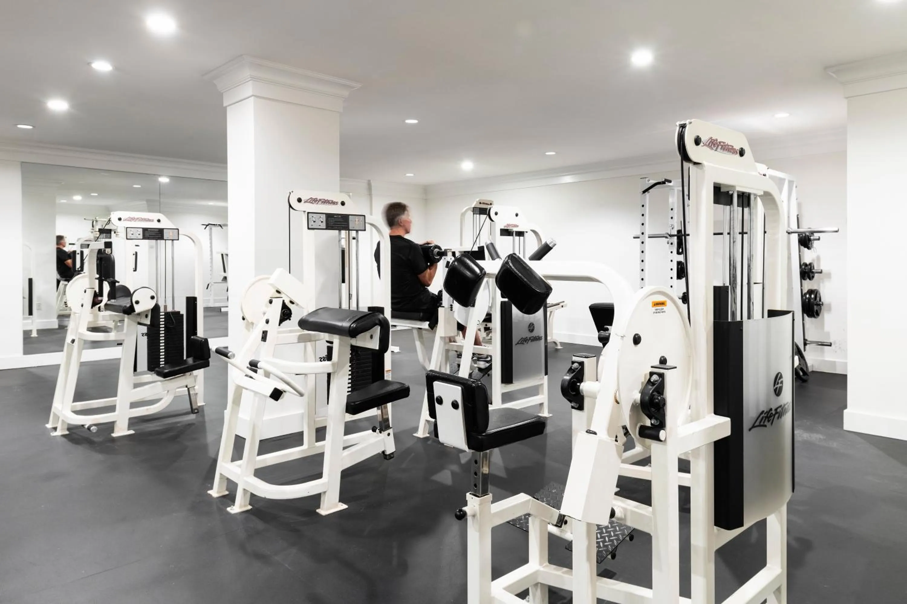 Fitness centre/facilities in Century Plaza Hotel