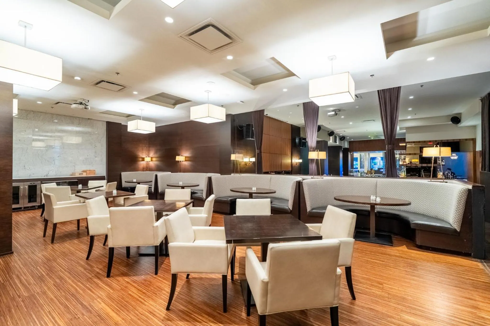 Restaurant/places to eat in Century Plaza Hotel