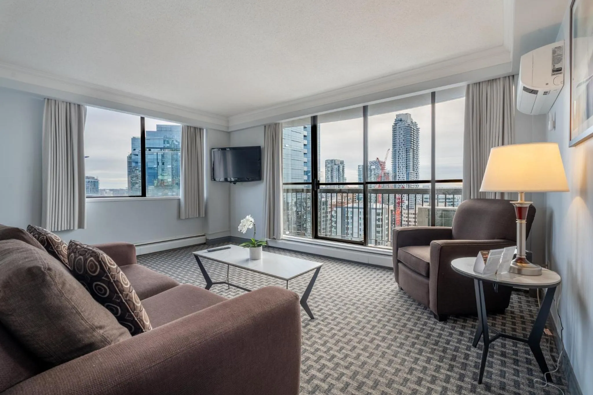 TV and multimedia in Century Plaza Hotel