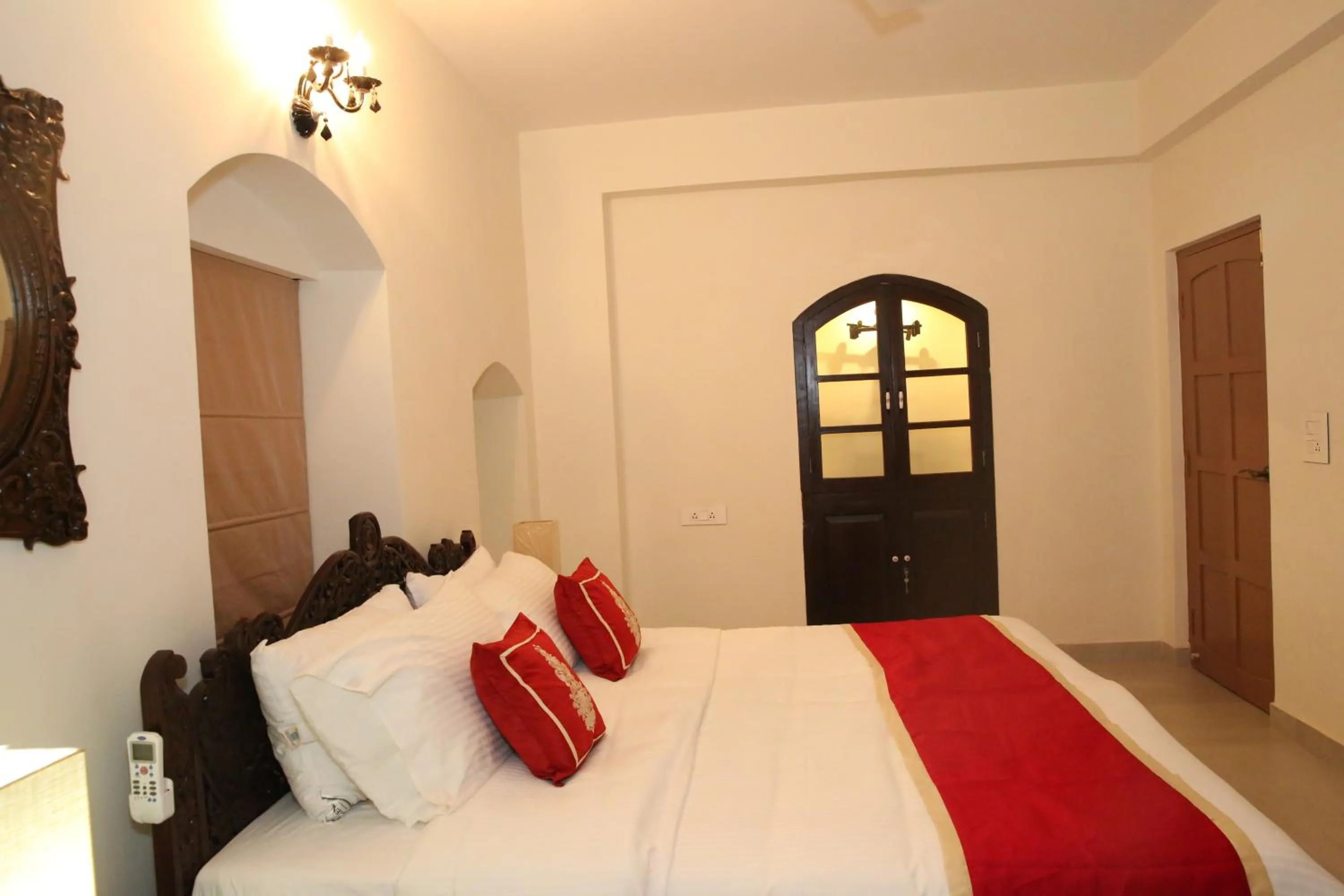 Bedroom, Bed in Lar Amorosa Boutique Hotel - Goa
