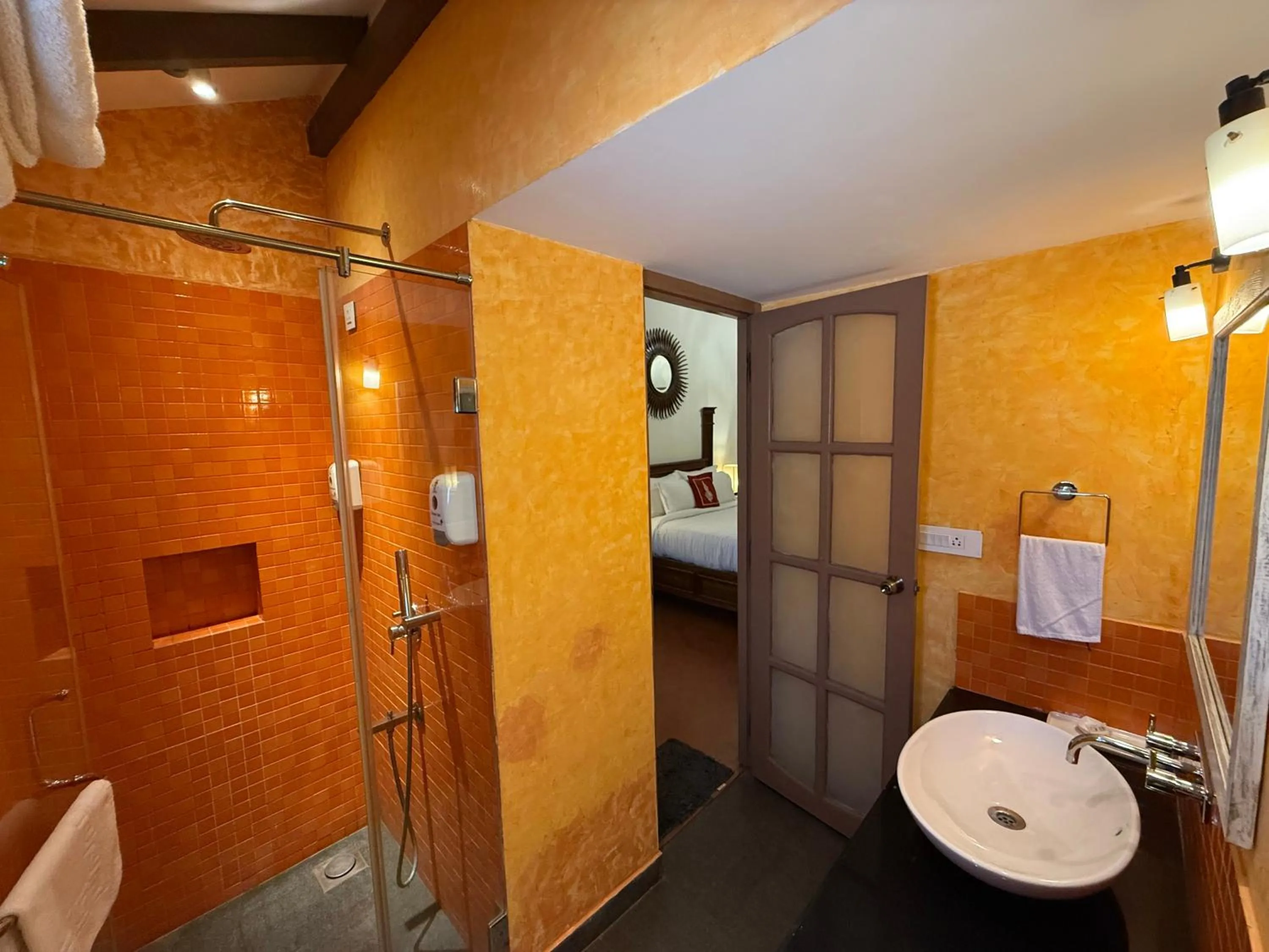 Bathroom in Lar Amorosa Boutique Hotel - Goa
