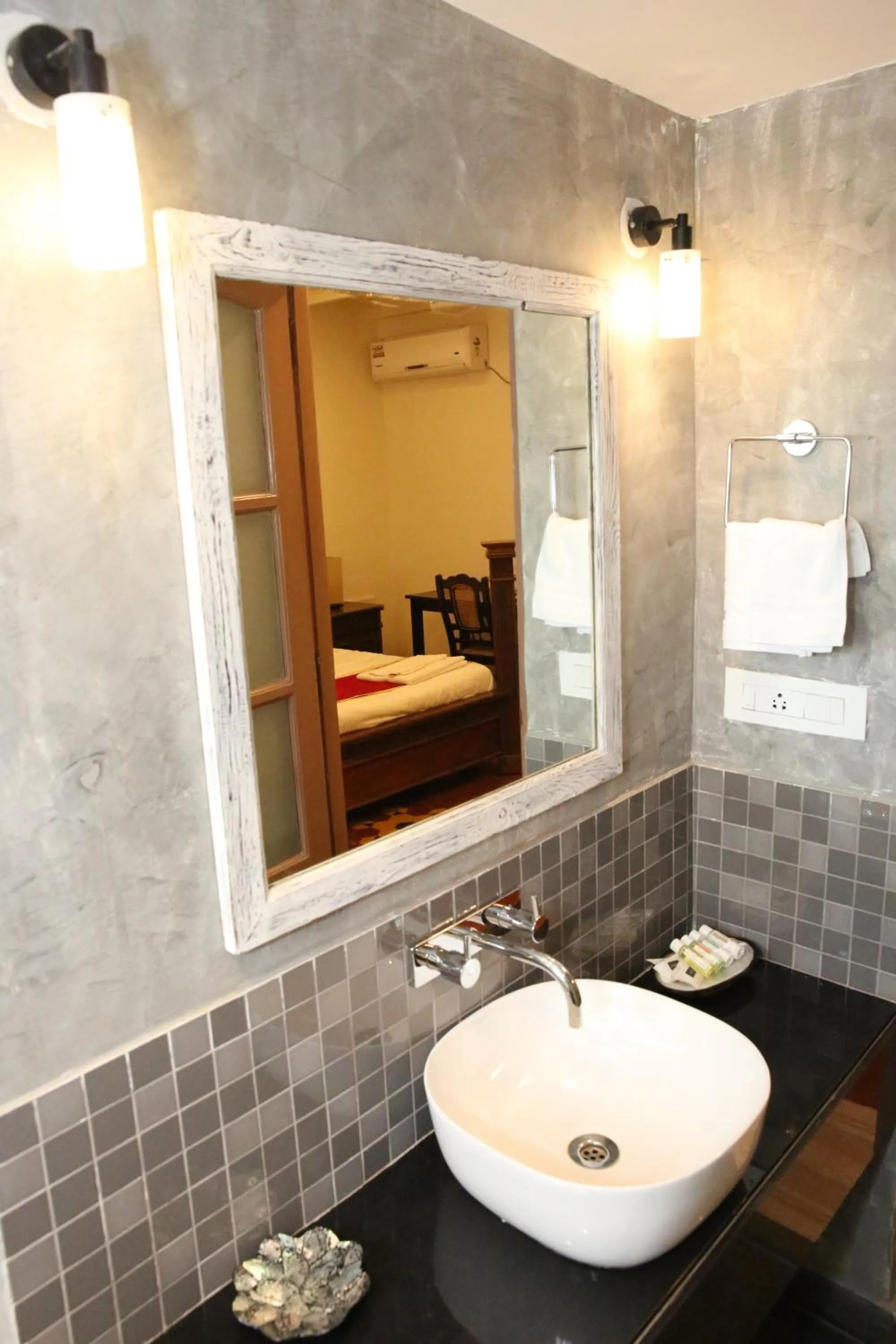 Bathroom in Lar Amorosa Boutique Hotel - Goa