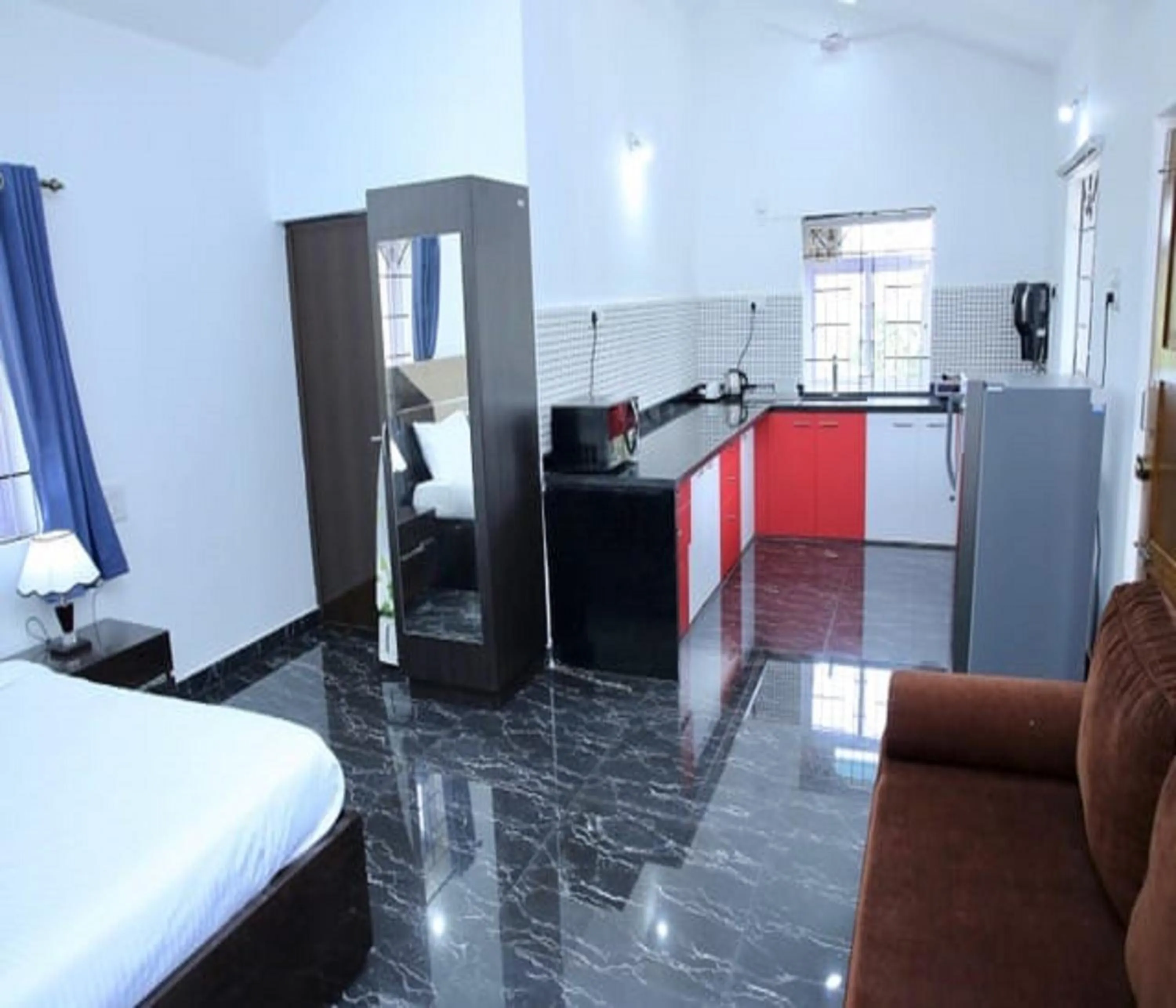 Seating area, Bed in Lar Amorosa Boutique Hotel - Goa