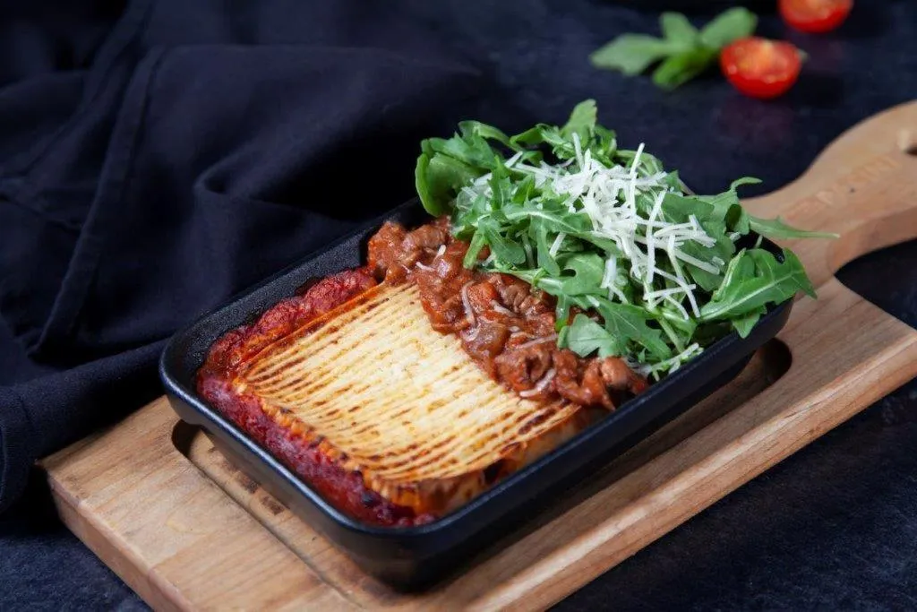 Food and drinks in Acclaim Hotel by CLIQUE