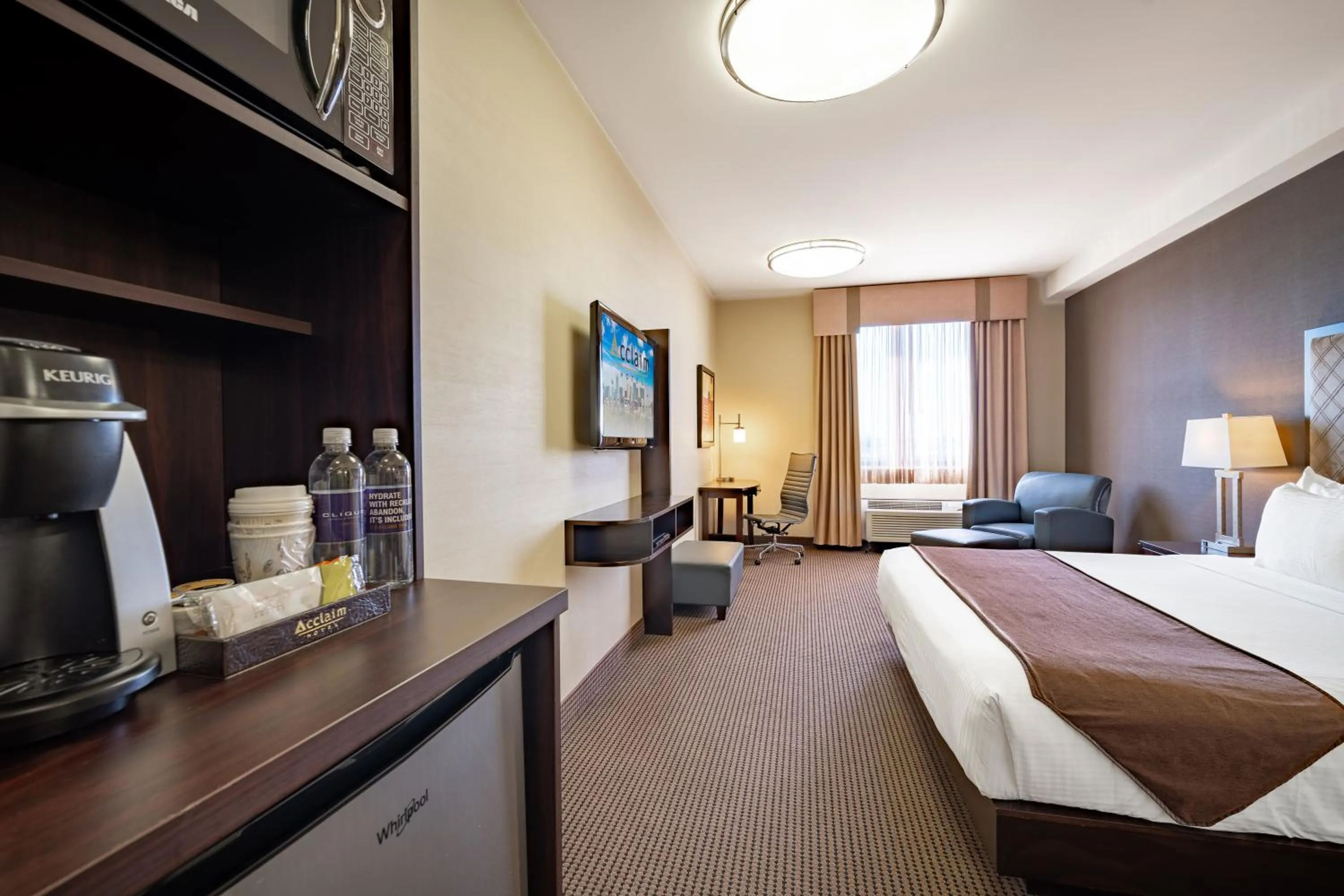 Bedroom, Bed in Acclaim Hotel by CLIQUE