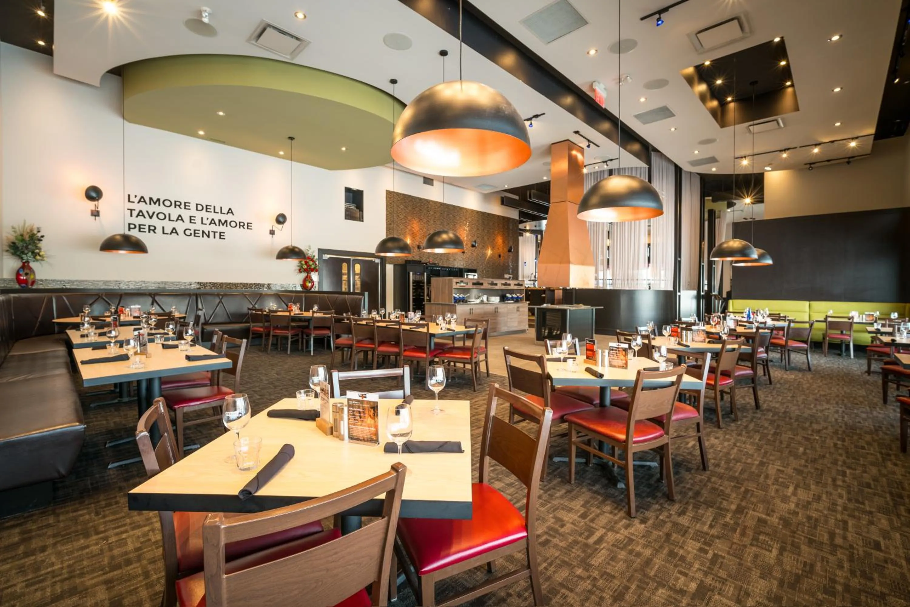 Restaurant/places to eat in Acclaim Hotel by CLIQUE