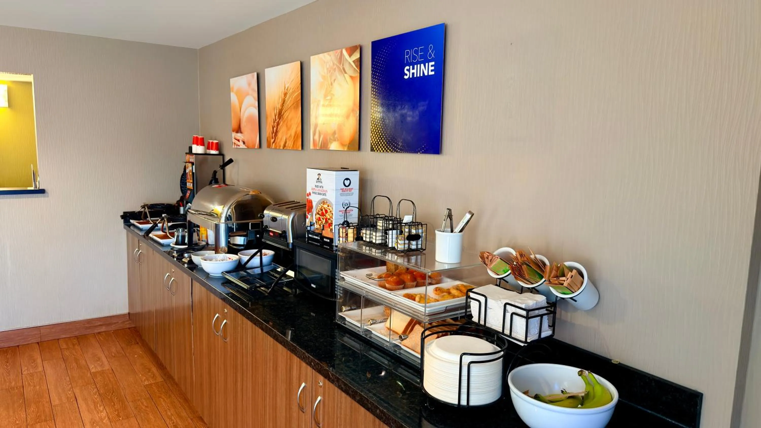 Buffet breakfast in Comfort Inn