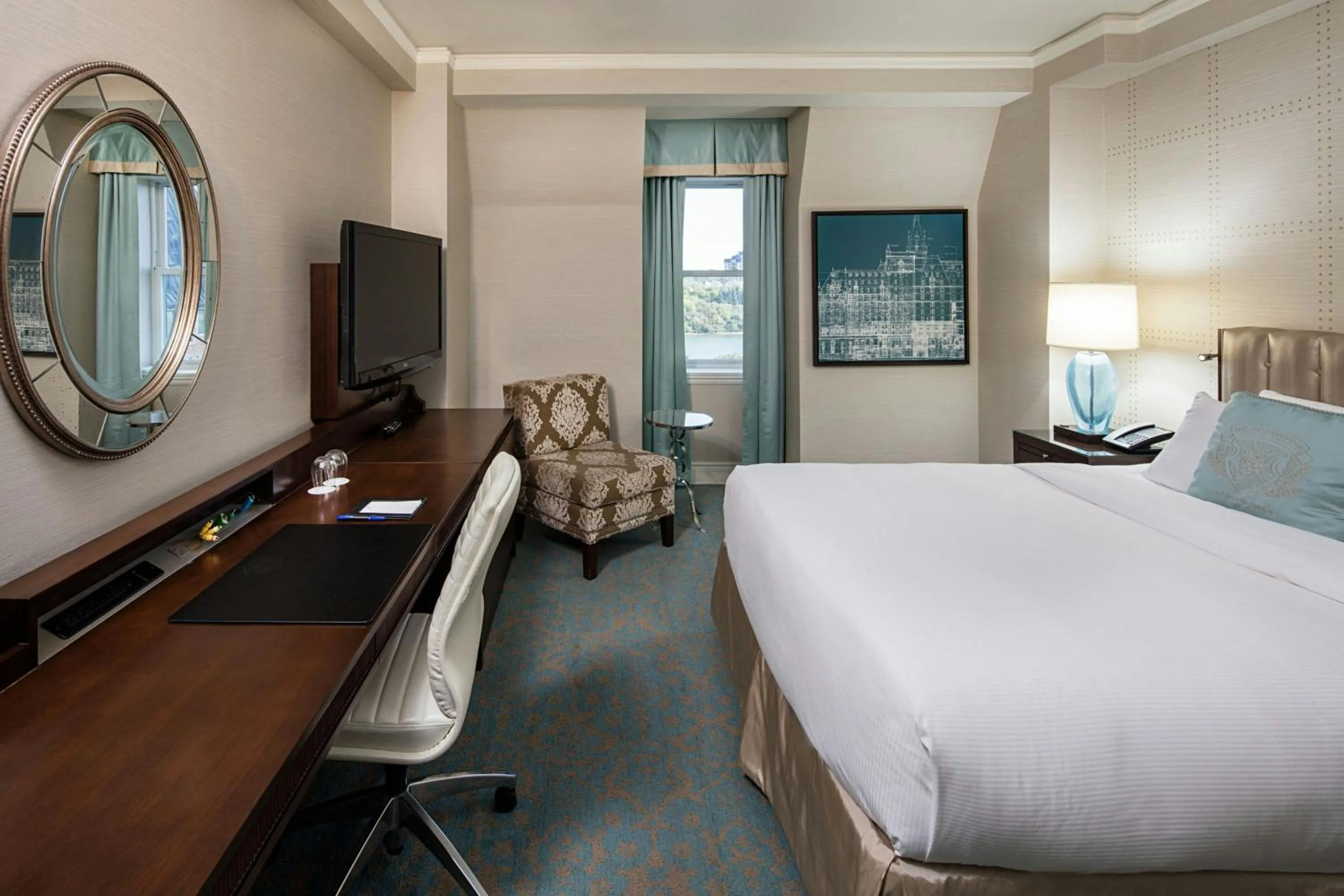 Photo of the whole room, Bed in Delta Hotels by Marriott Bessborough