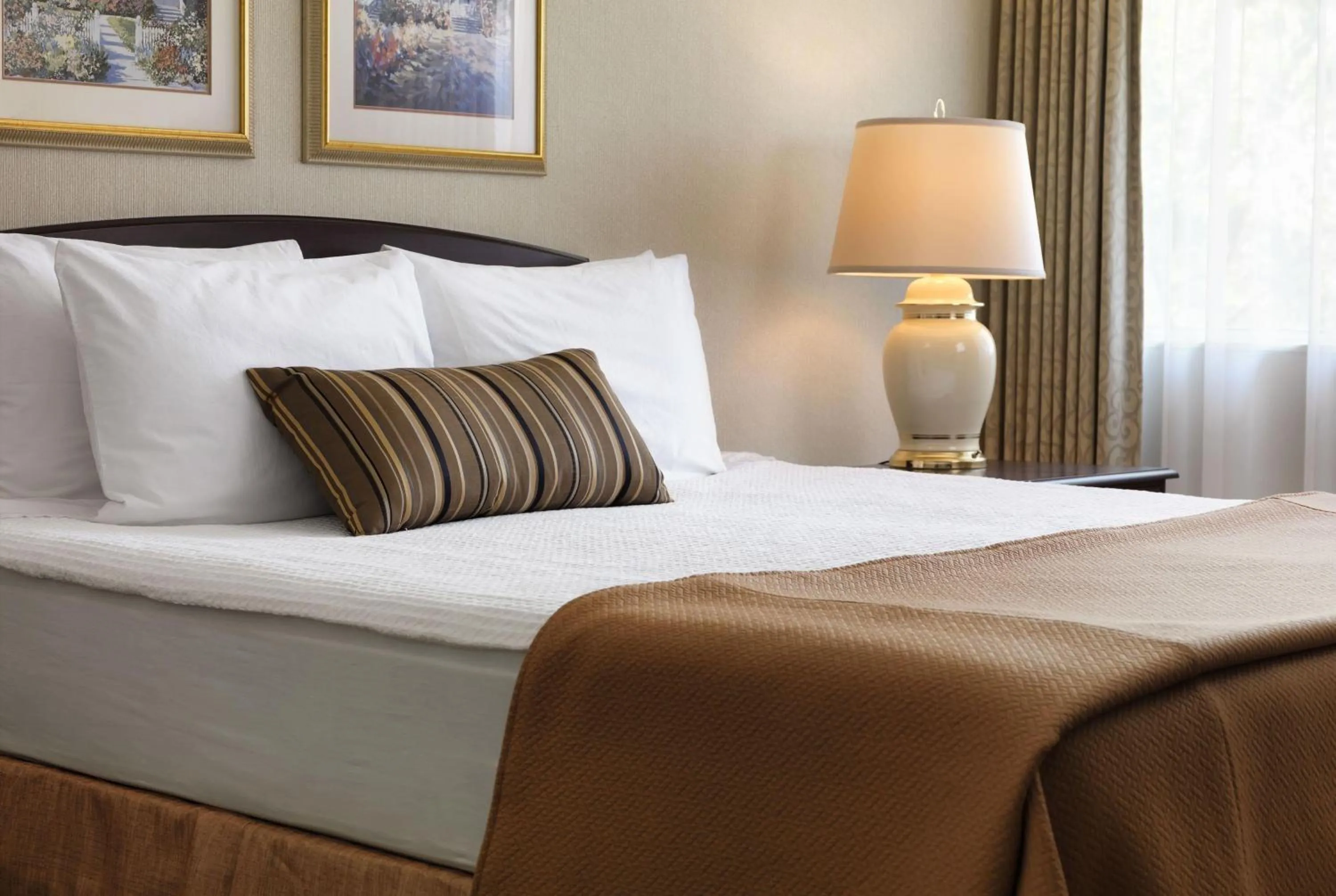 Photo of the whole room, Bed in Royal Scot Hotel & Suites, Trademark Collection by Wyndham