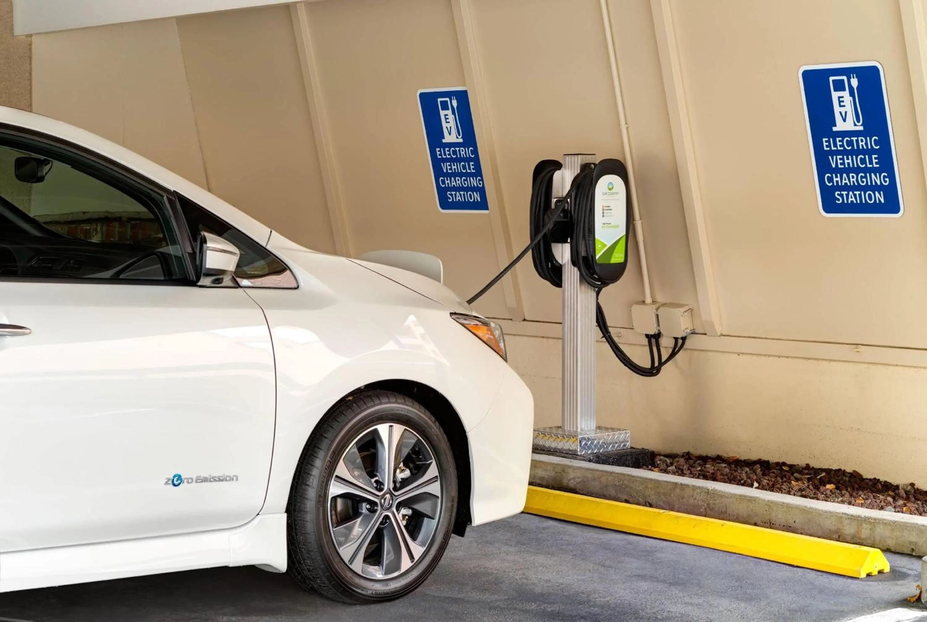 Property building in Royal Scot Hotel & Suites, Trademark Collection by Wyndham