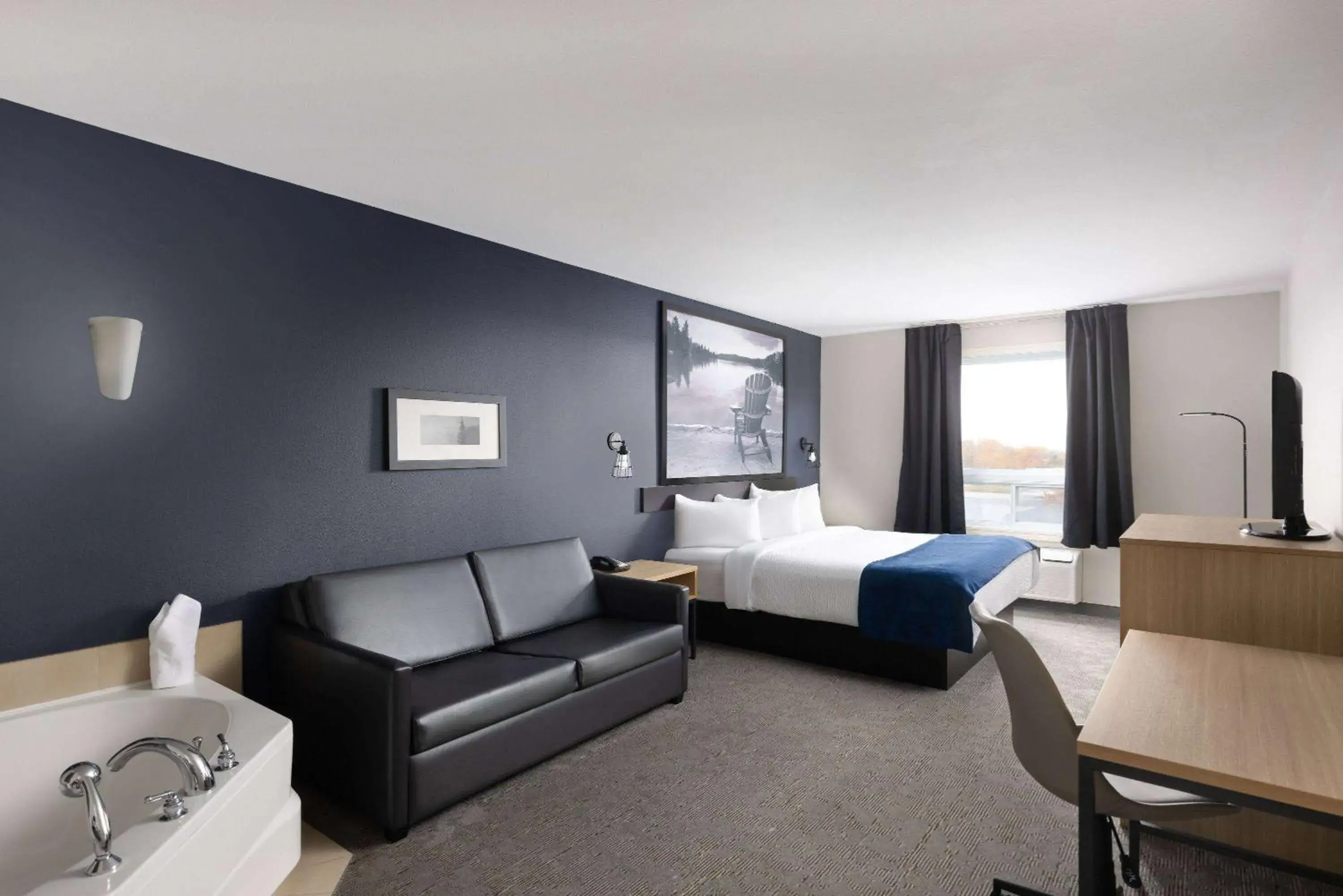 King Suite - Non-Smoking in Super 8 by Wyndham St-Jerome King Suite - Non-Smoking in Super 8 by Wyndham St-Jerome