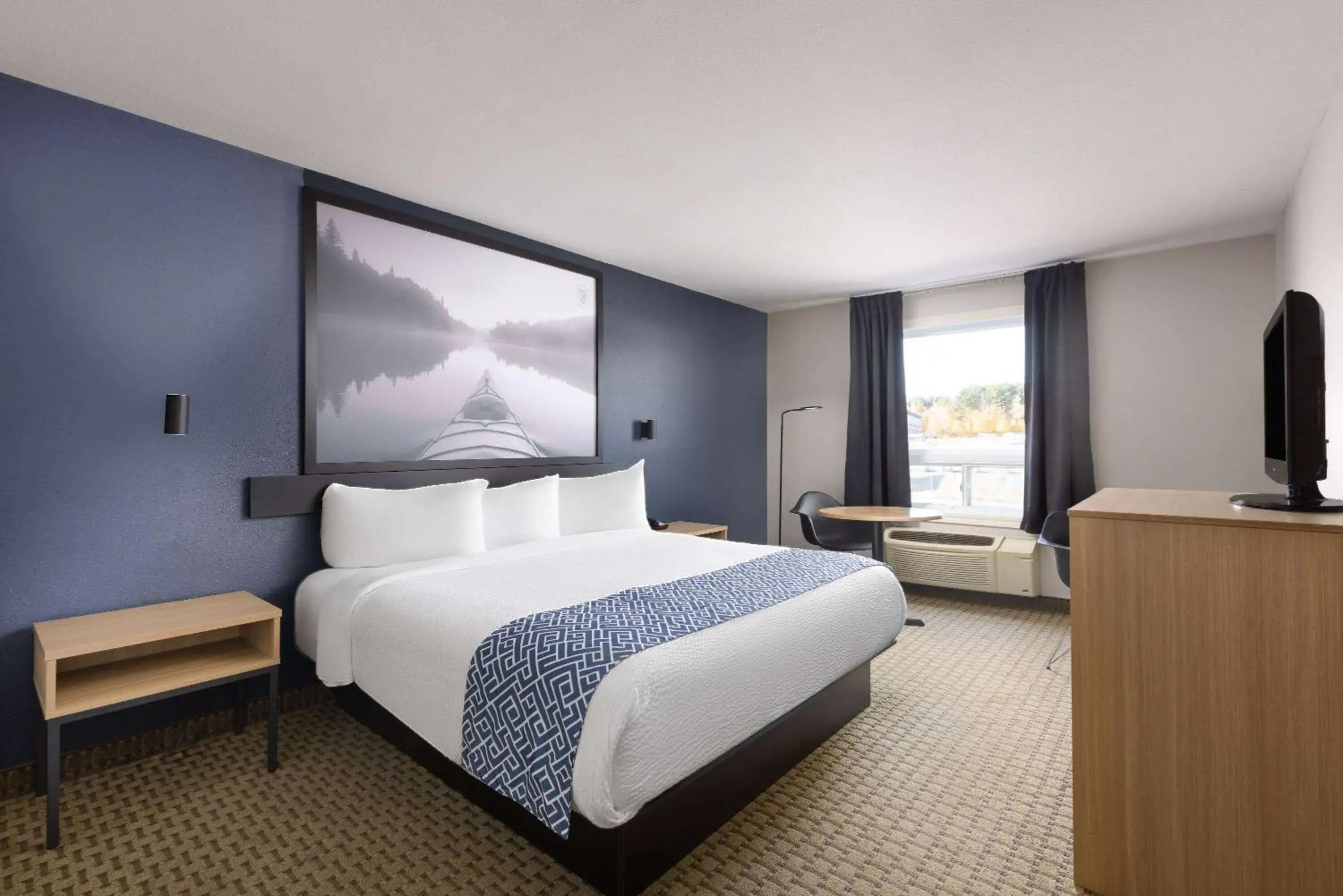 King Room - Non-Smoking in Super 8 by Wyndham St-Jerome King Room - Non-Smoking in Super 8 by Wyndham St-Jerome