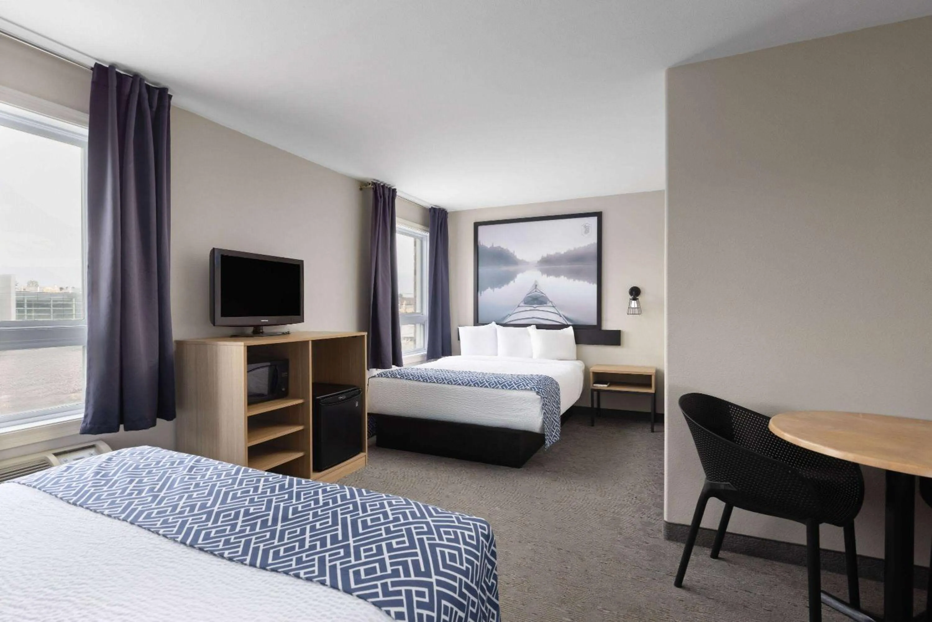 TV and multimedia, Bed in Super 8 by Wyndham St-Jerome