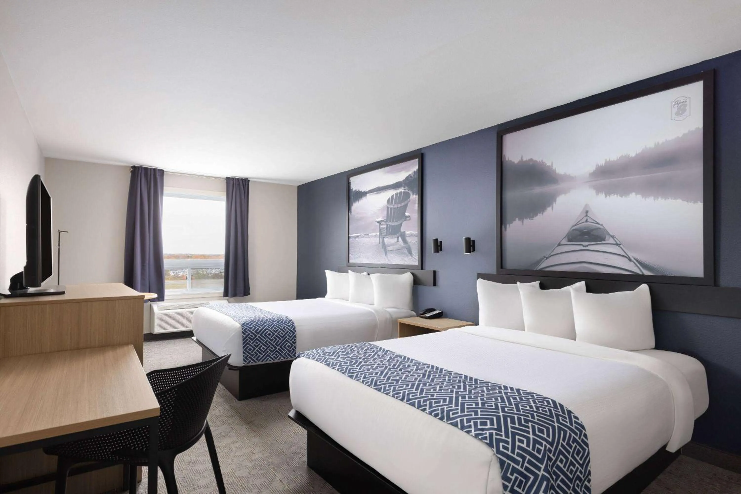 Photo of the whole room, Bed in Super 8 by Wyndham St-Jerome